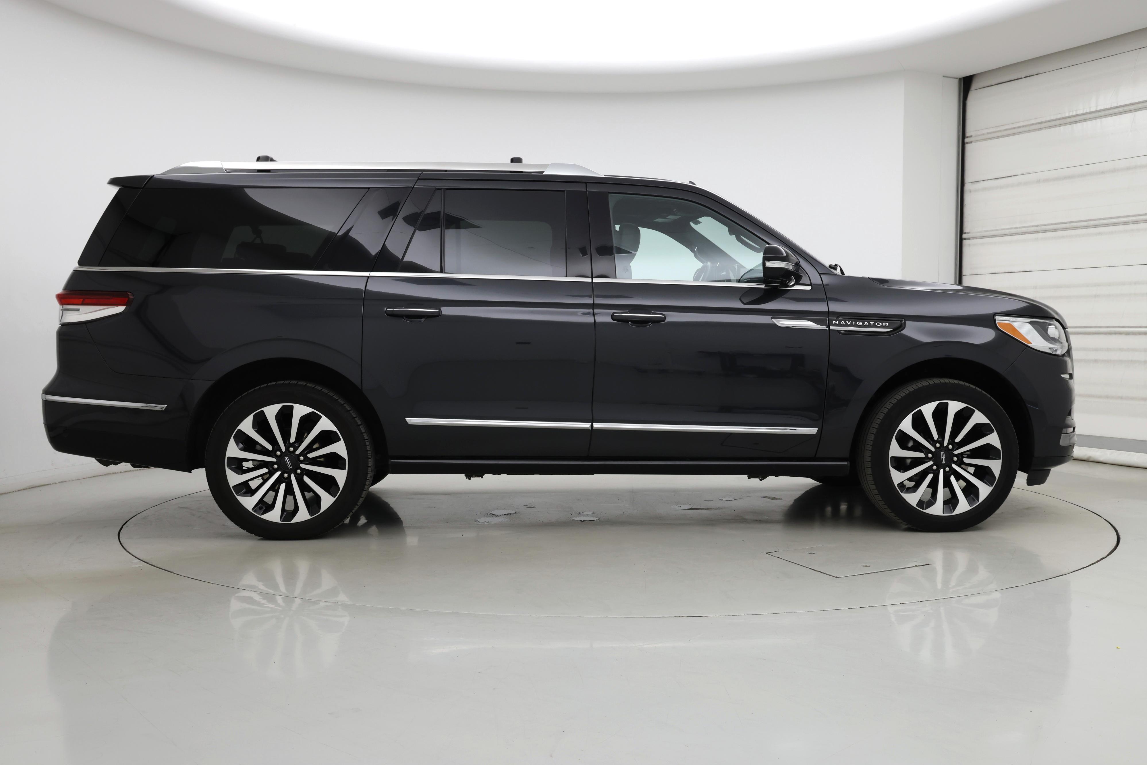 Thumbnail: 2023 Lincoln Navigator L - 7
