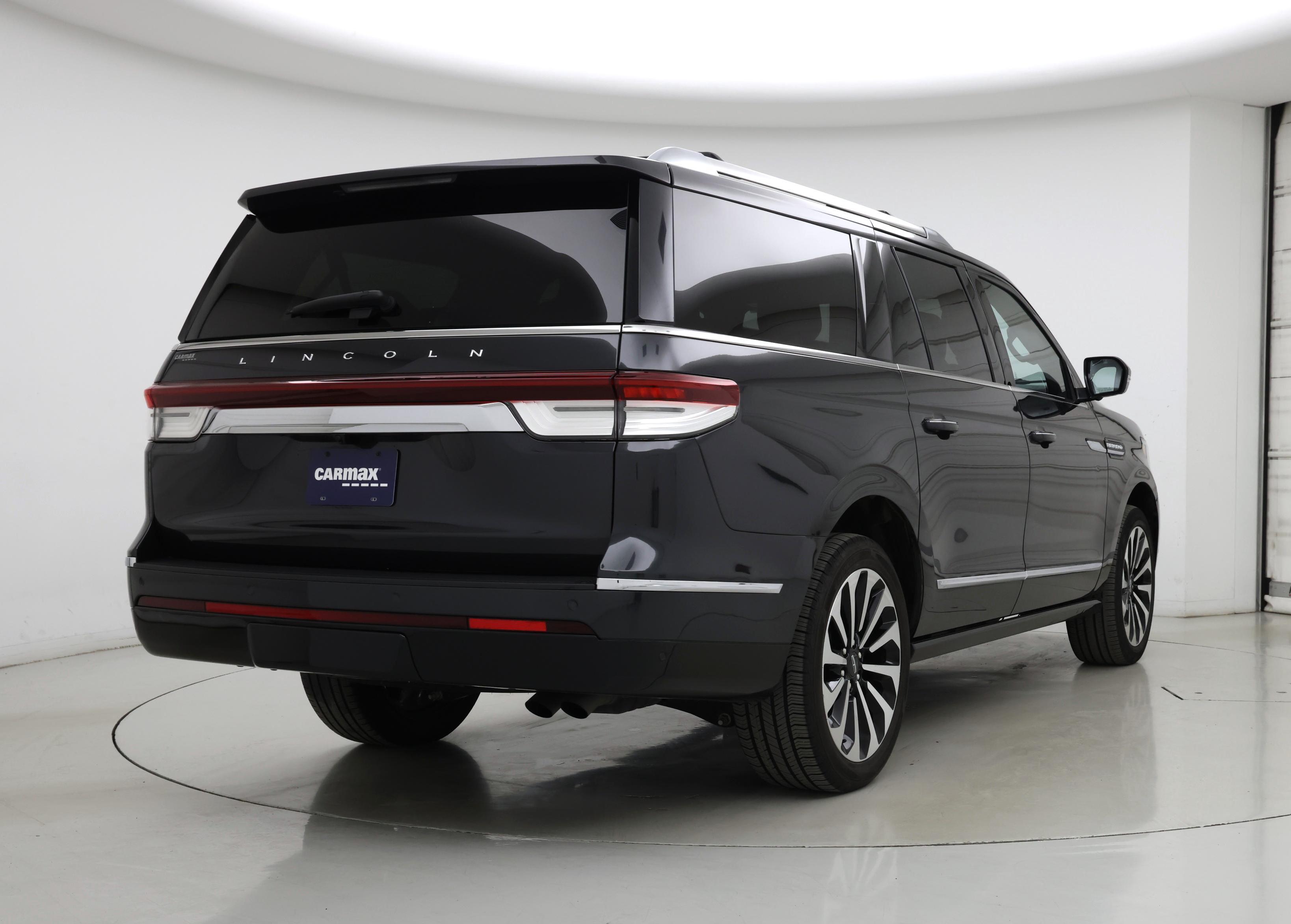 Thumbnail: 2023 Lincoln Navigator L - 8