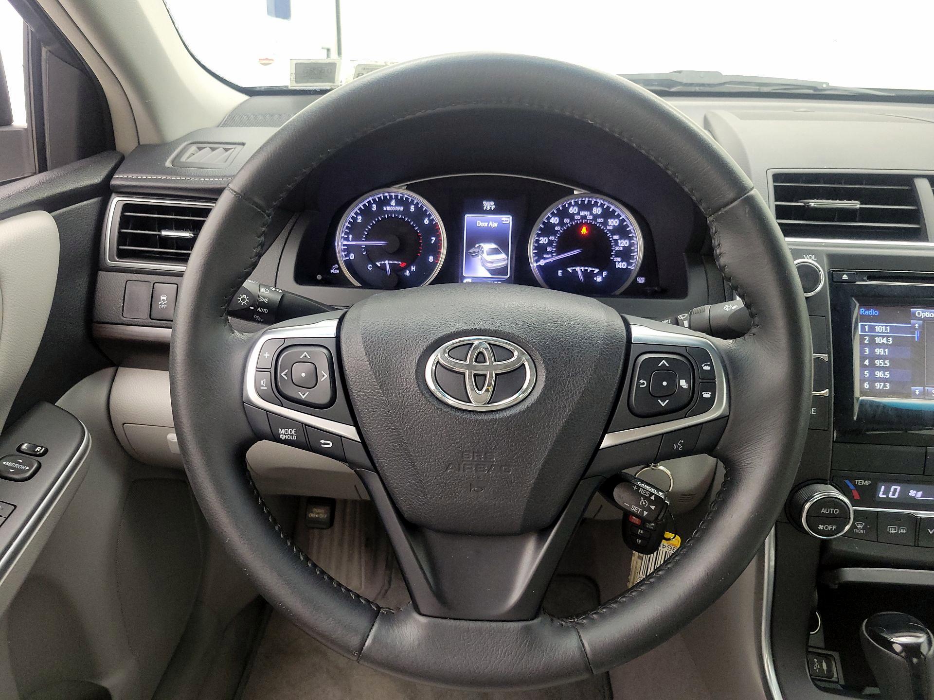 Thumbnail: 2015 Toyota Camry - 10