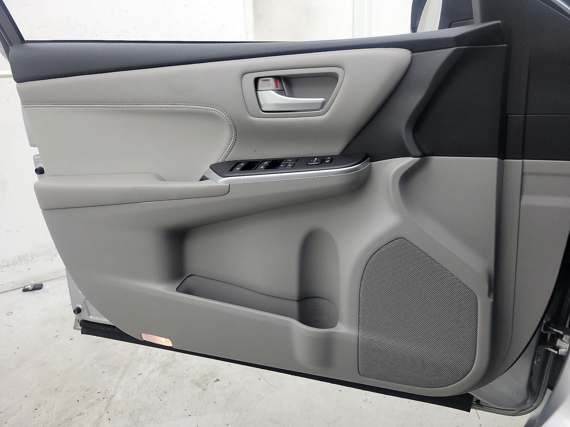 Thumbnail: 2015 Toyota Camry - 12