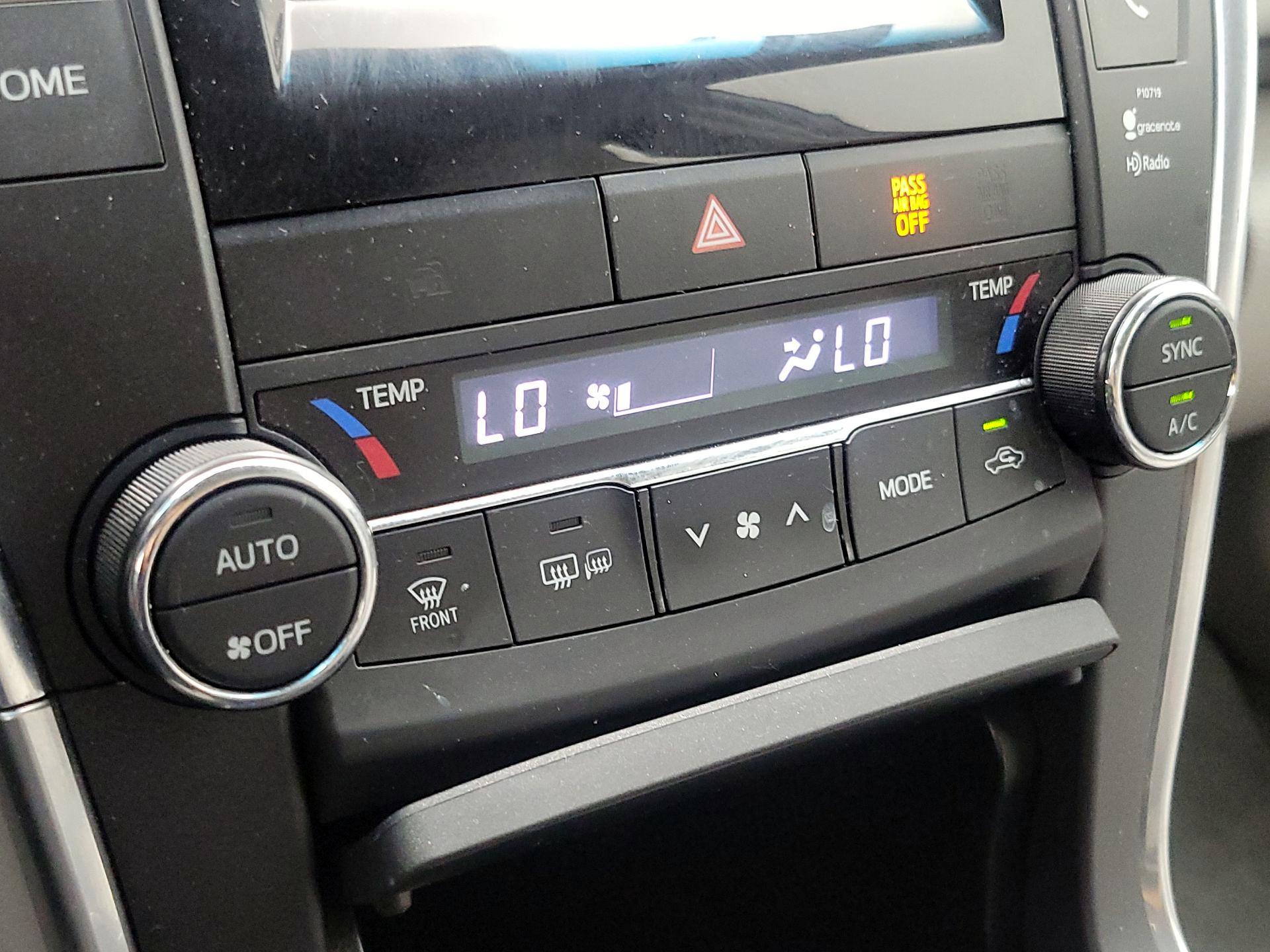 Thumbnail: 2015 Toyota Camry - 15