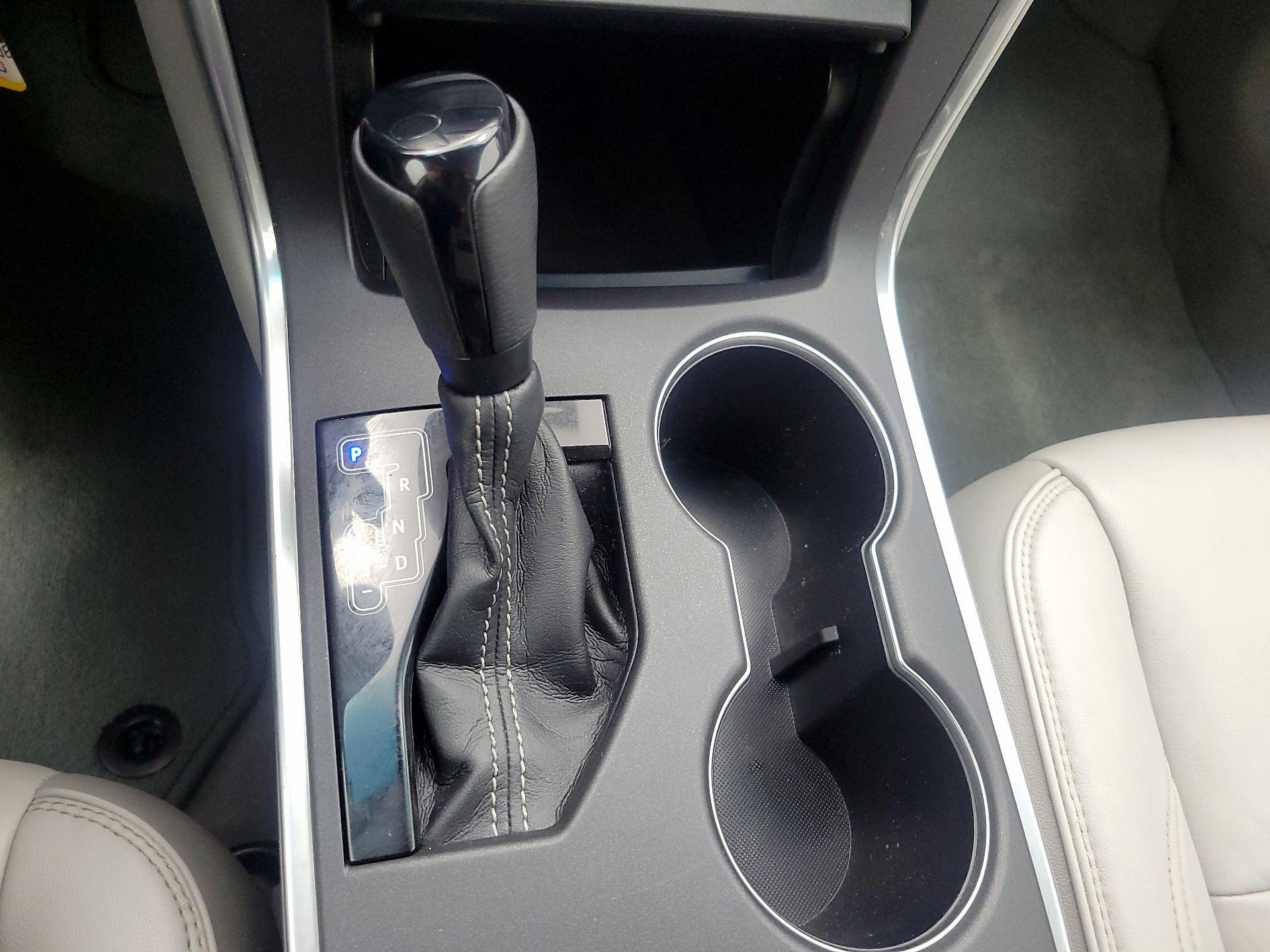 Thumbnail: 2015 Toyota Camry - 16