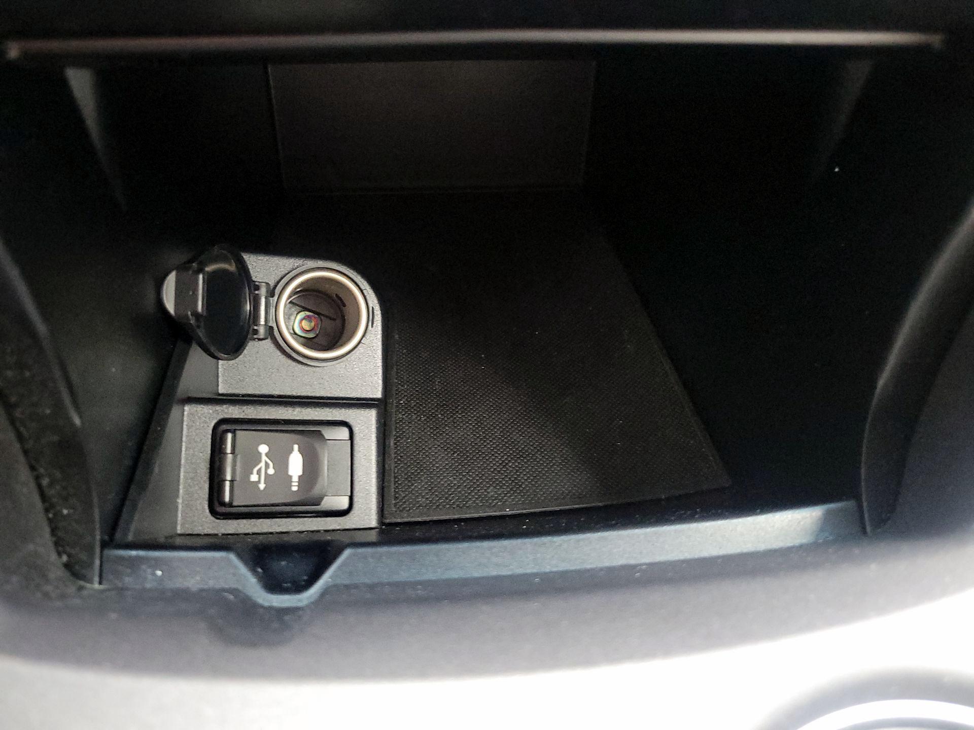 Thumbnail: 2015 Toyota Camry - 17