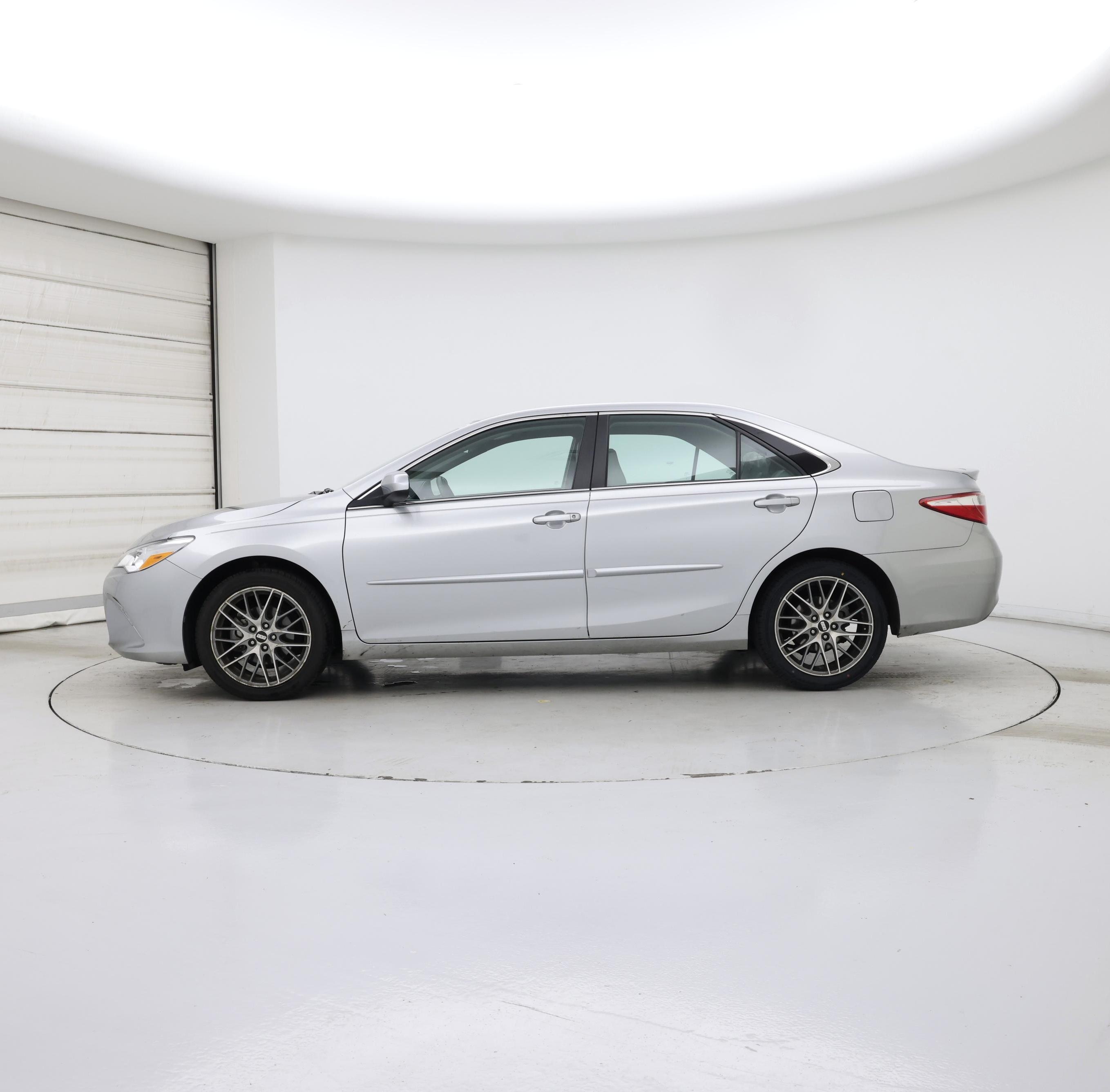 Thumbnail: 2015 Toyota Camry - 3