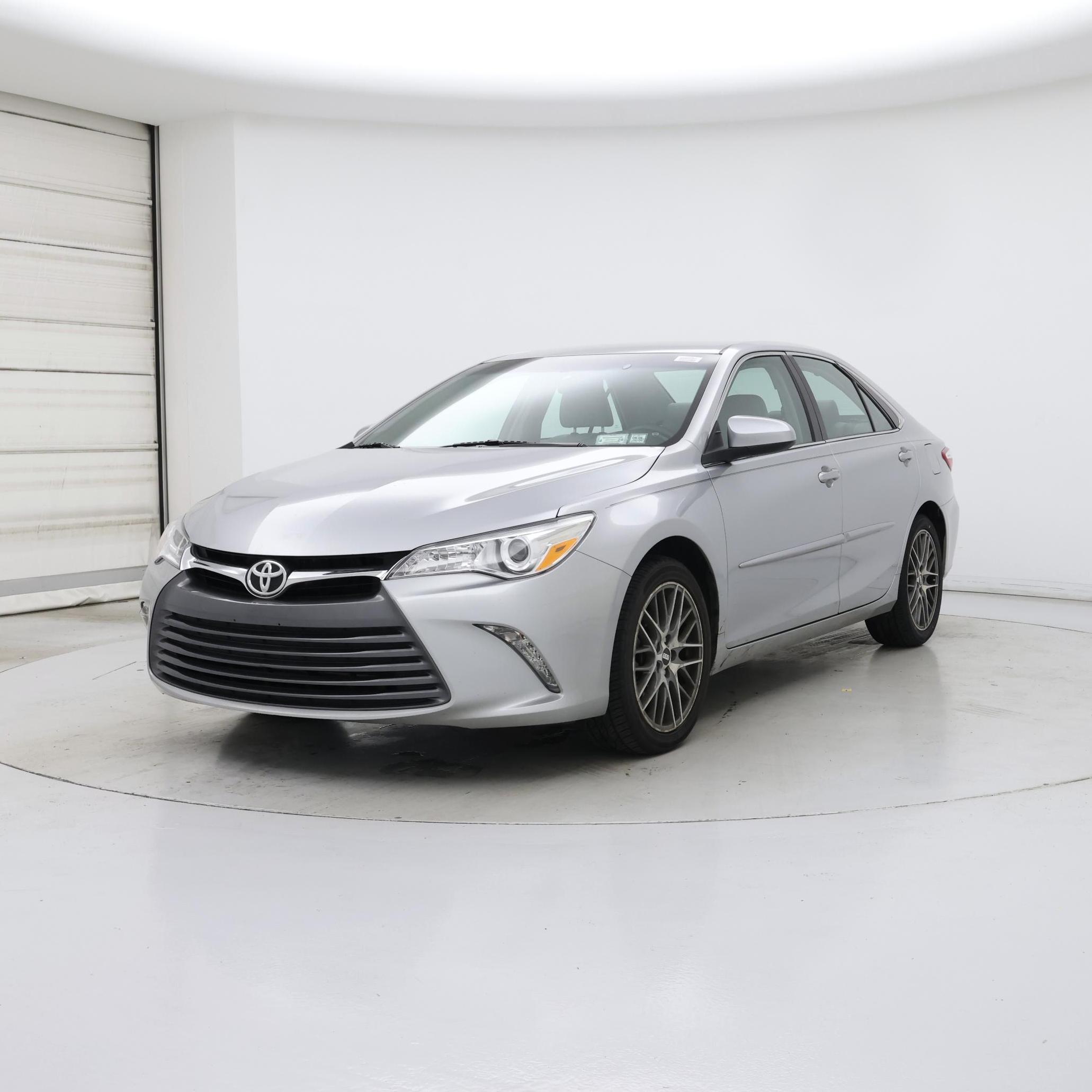 Thumbnail: 2015 Toyota Camry - 4