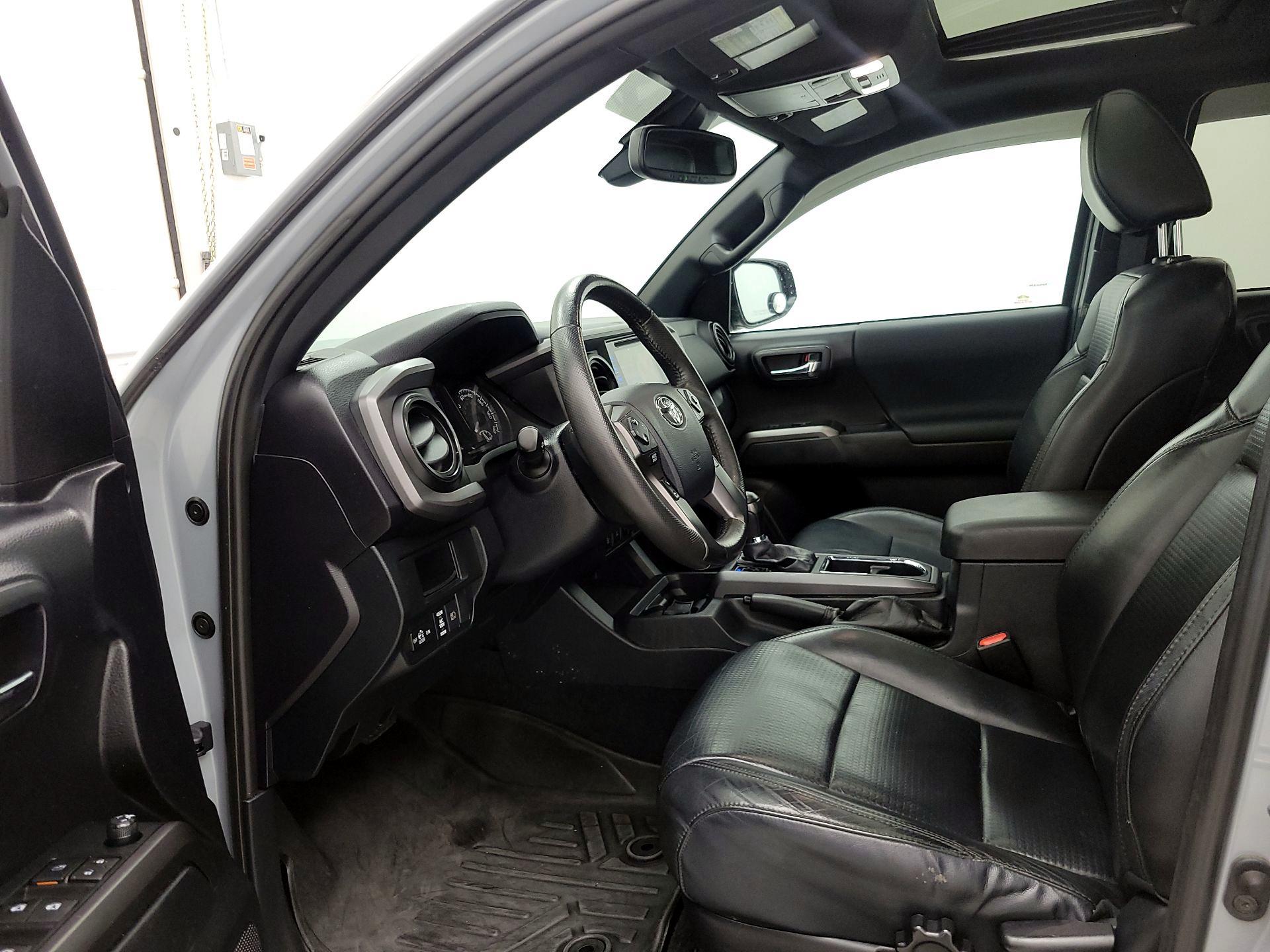 Thumbnail: 2019 Toyota Tacoma - 11
