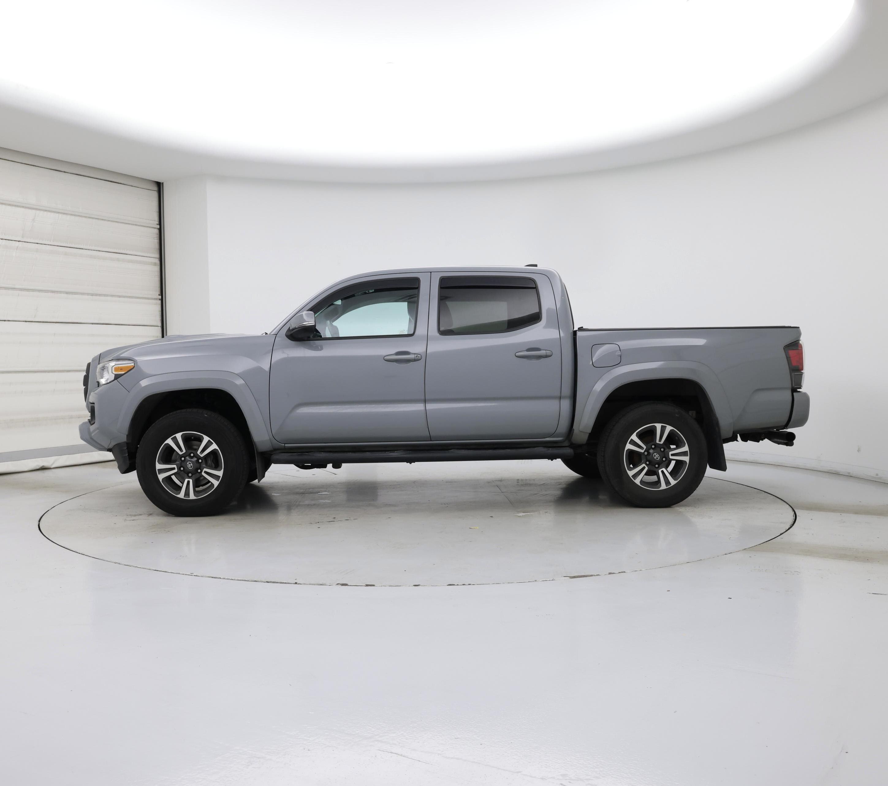 Thumbnail: 2019 Toyota Tacoma - 3