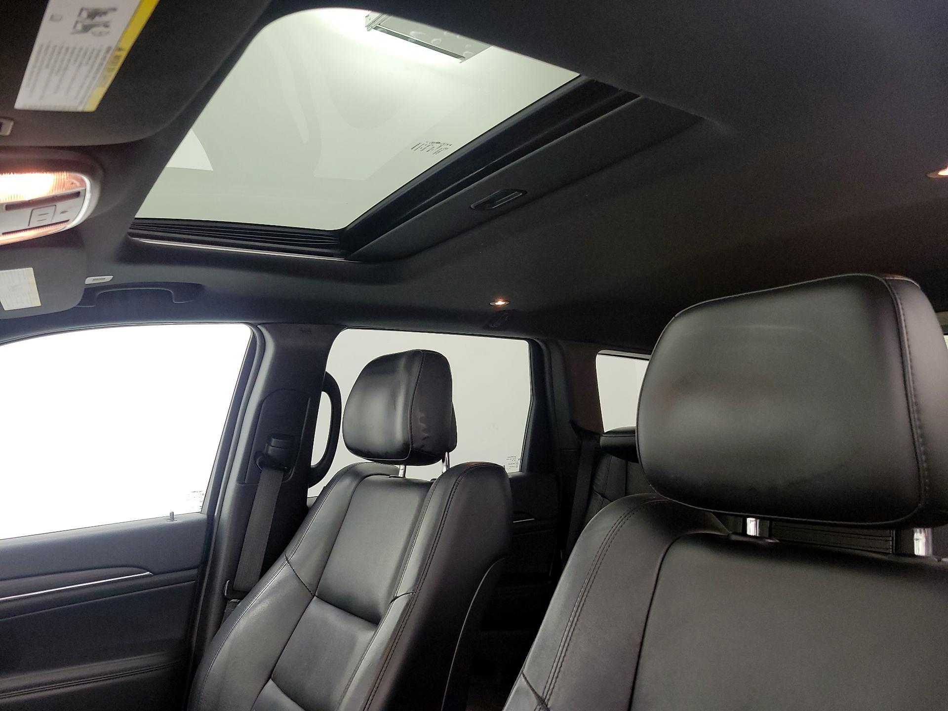 Thumbnail: 2020 Jeep Grand Cherokee - 20