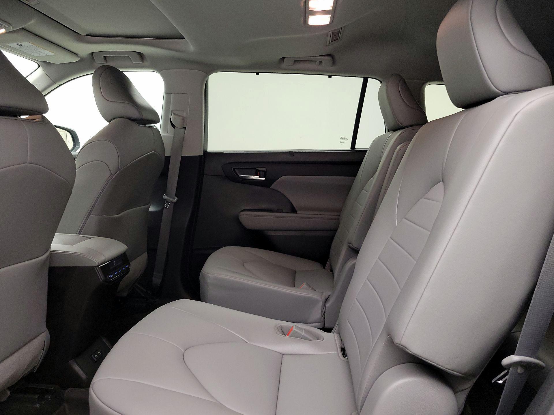 Thumbnail: 2021 Toyota Highlander - 20