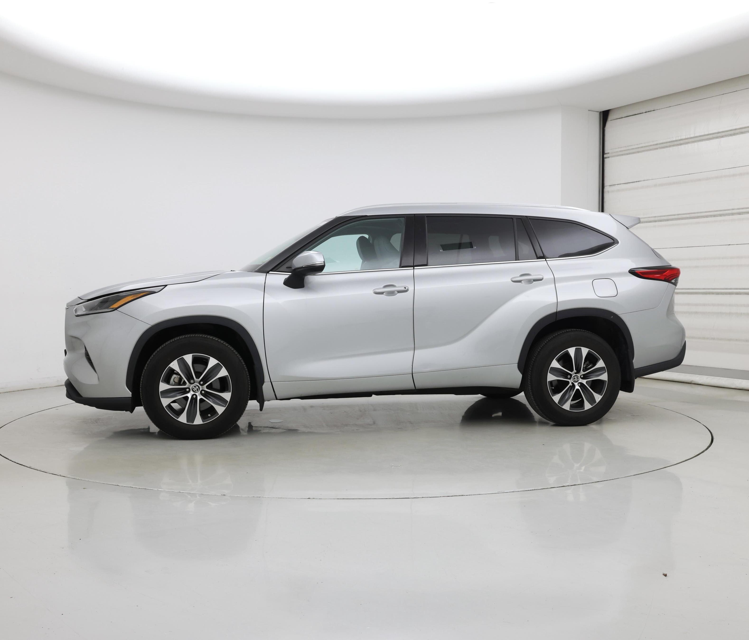 Thumbnail: 2021 Toyota Highlander - 3