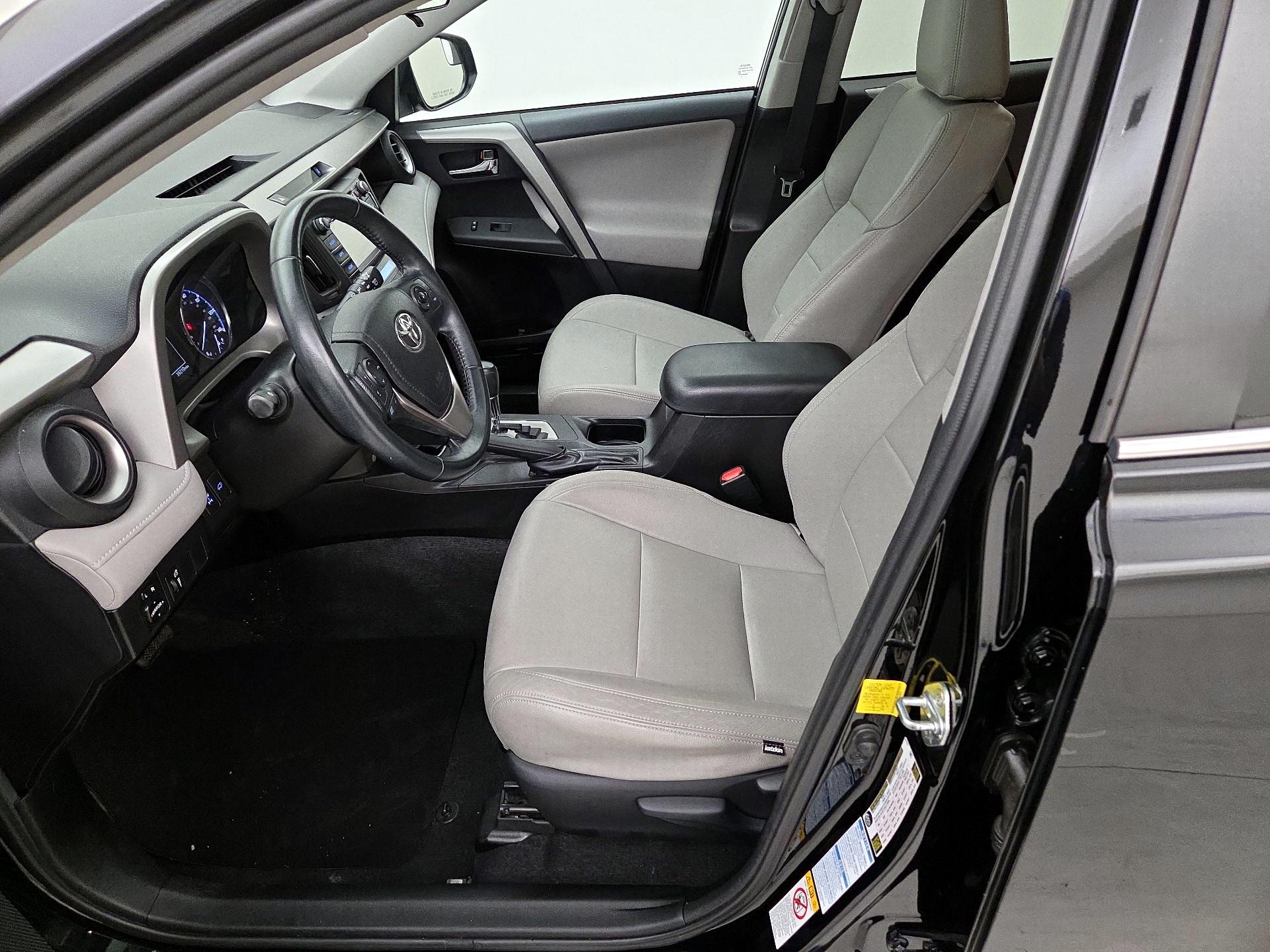 Thumbnail: 2016 Toyota RAV4 - 11