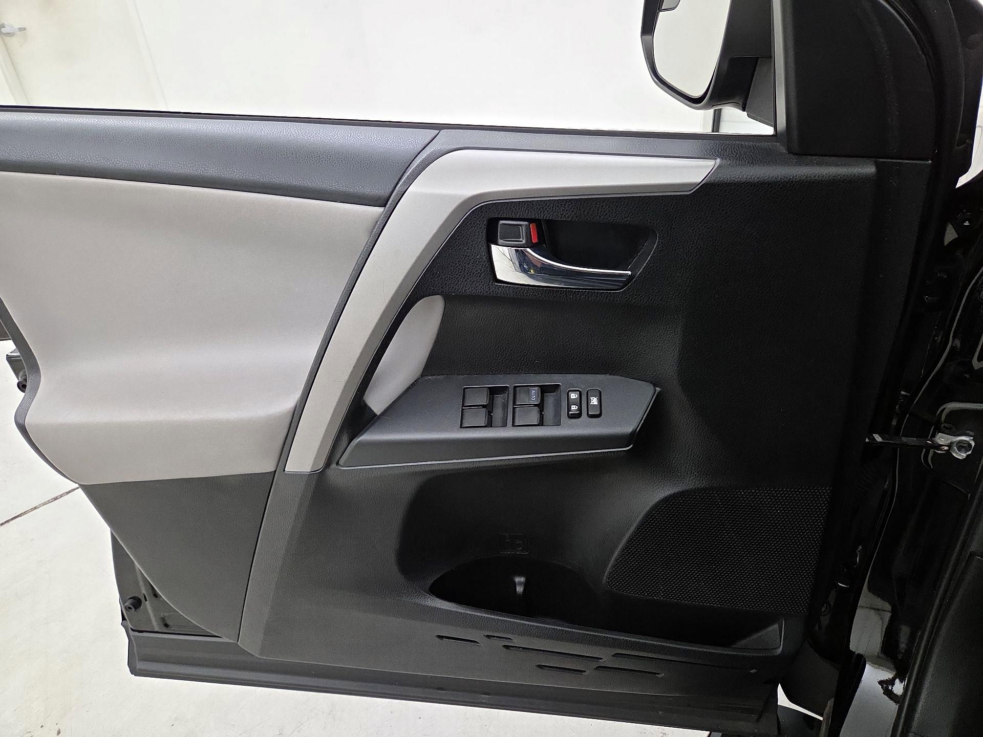Thumbnail: 2016 Toyota RAV4 - 12