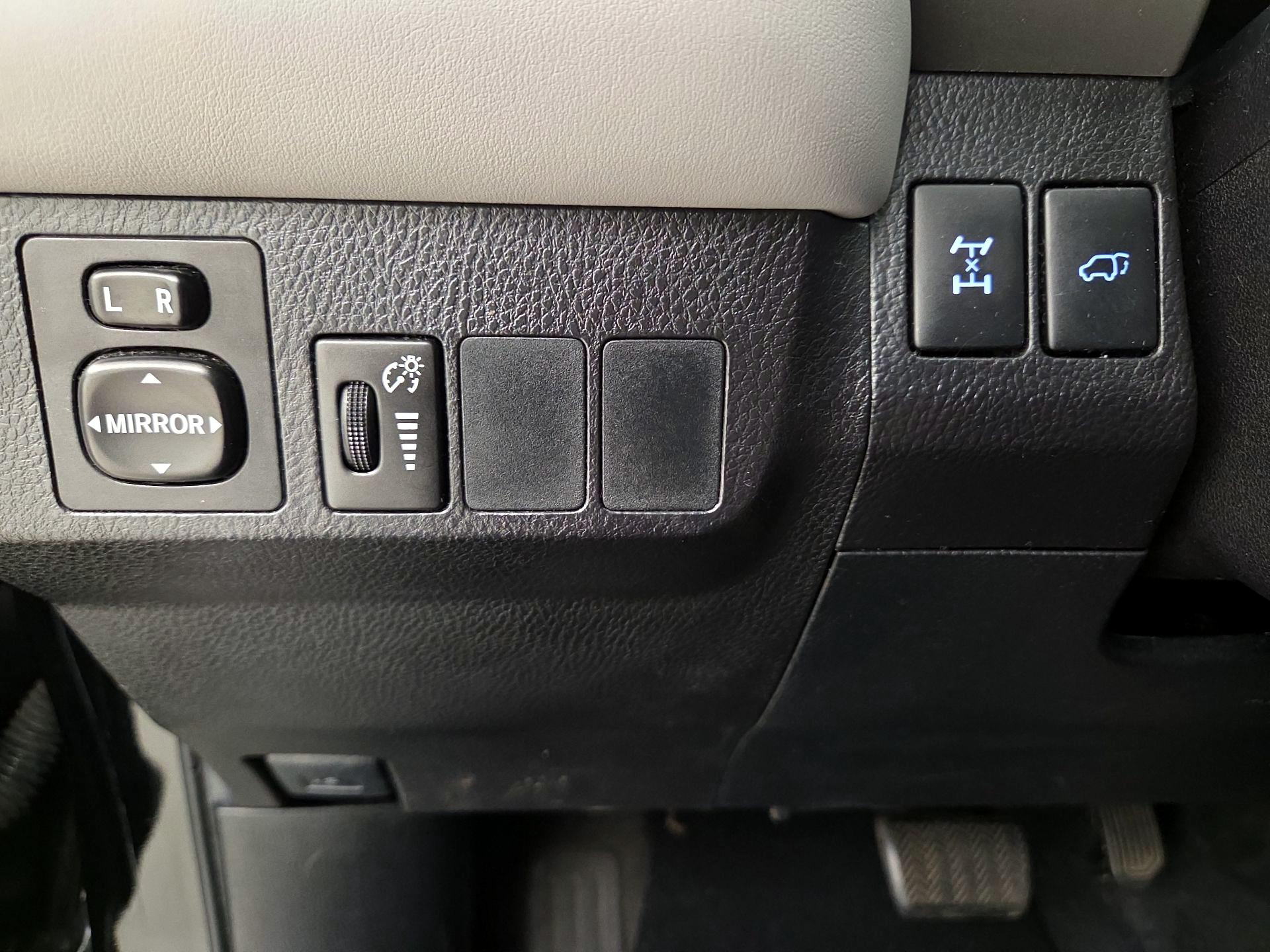 Thumbnail: 2016 Toyota RAV4 - 13