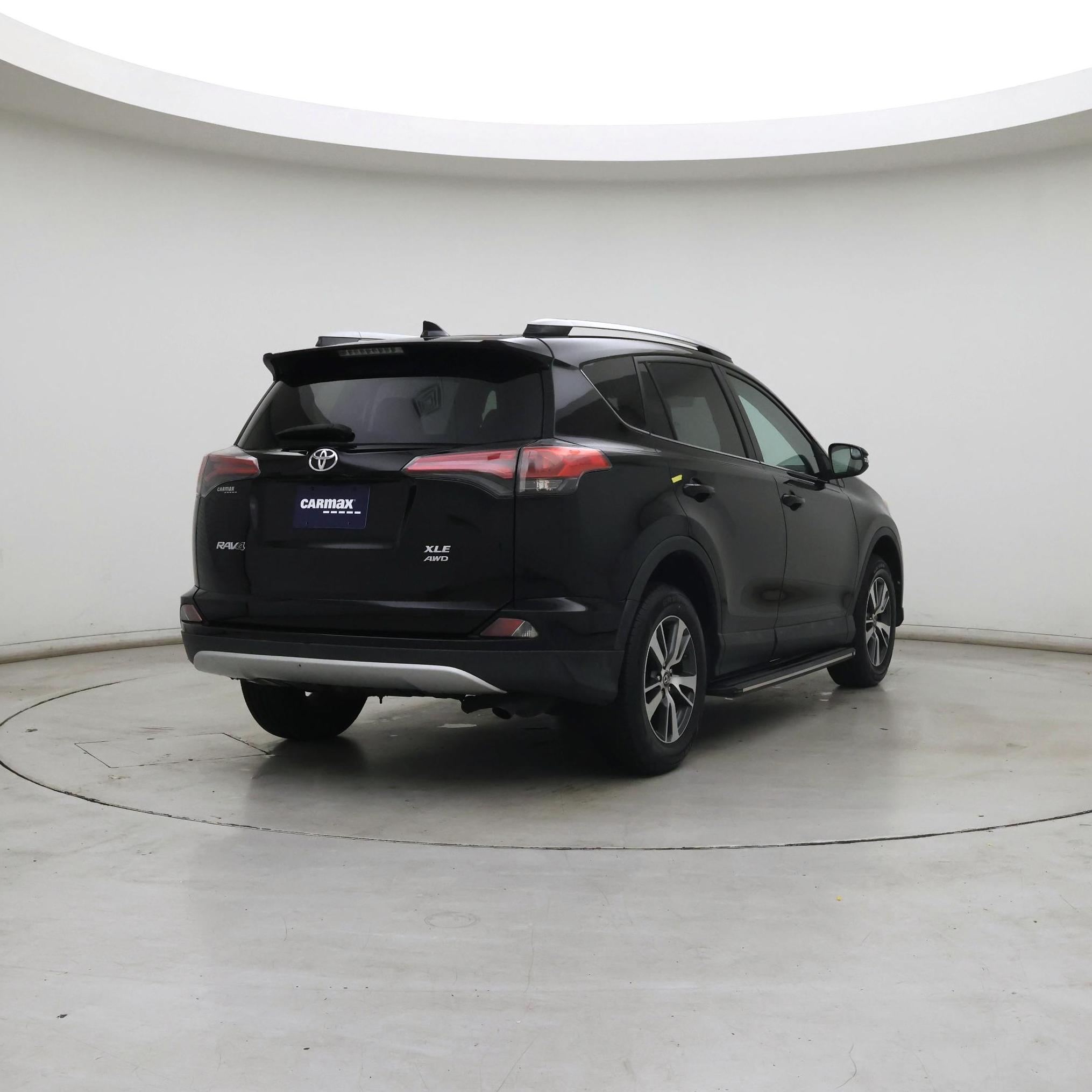 Thumbnail: 2016 Toyota RAV4 - 8