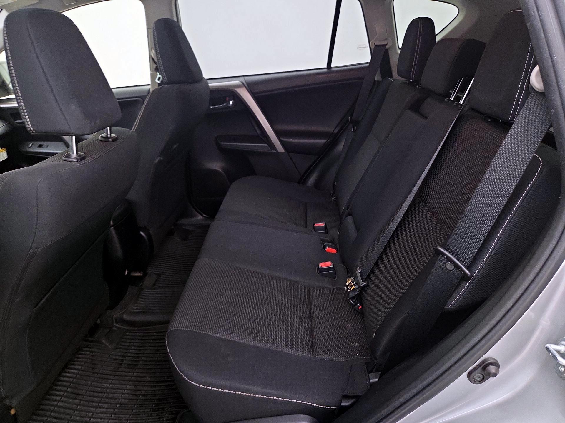 Thumbnail: 2018 Toyota RAV4 - 20