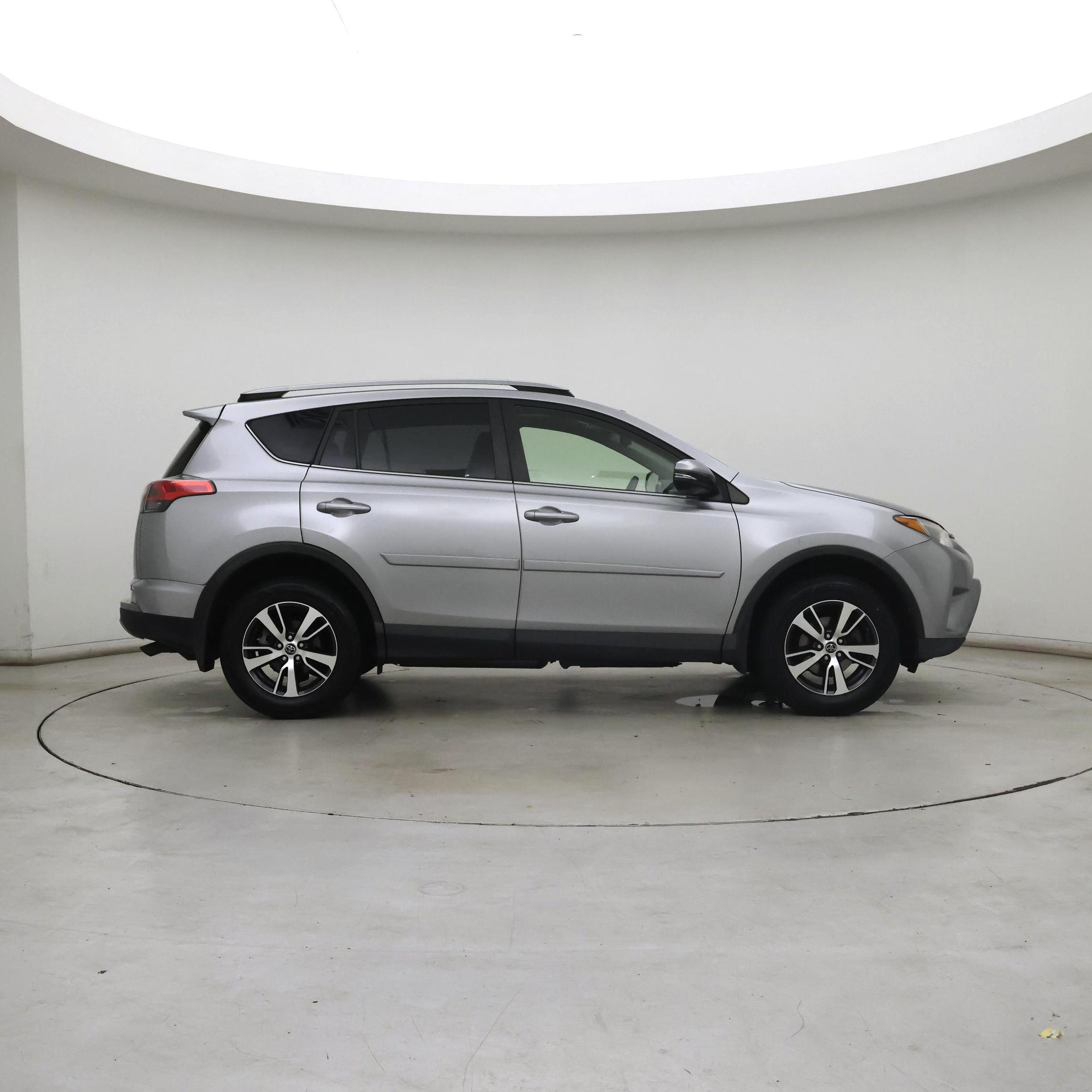 Thumbnail: 2018 Toyota RAV4 - 7