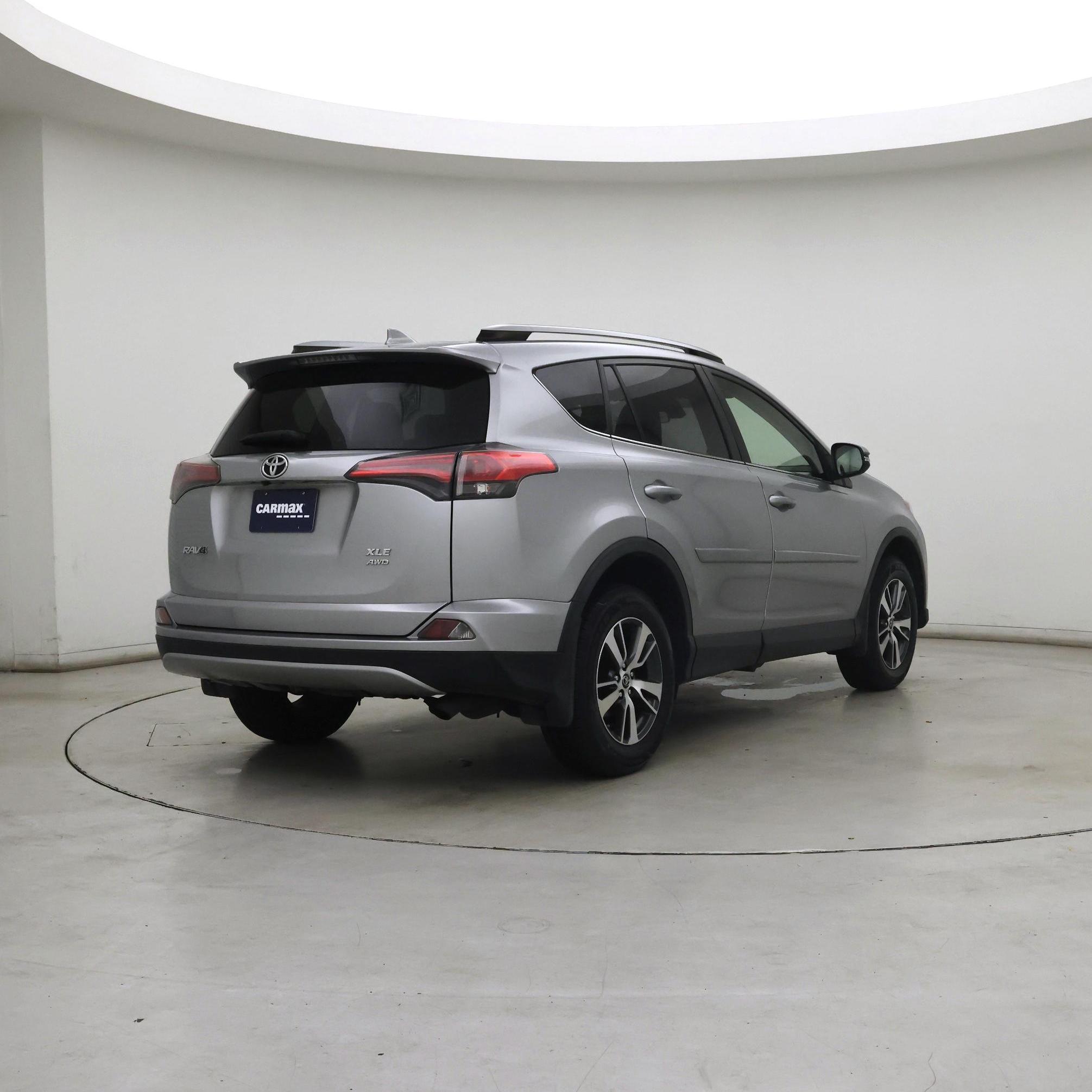 Thumbnail: 2018 Toyota RAV4 - 8