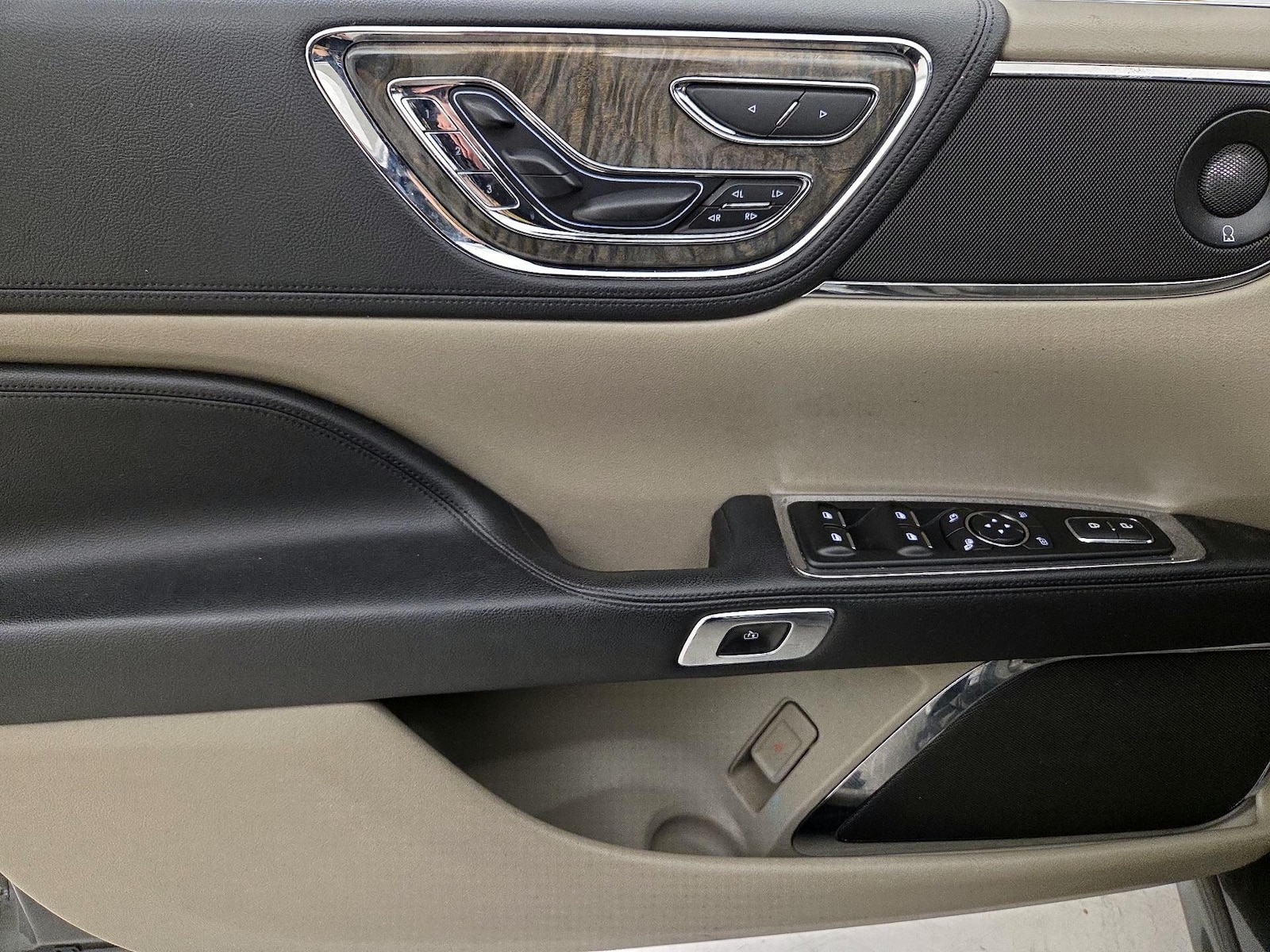 2018 Lincoln Continental Reserve - Photo 13