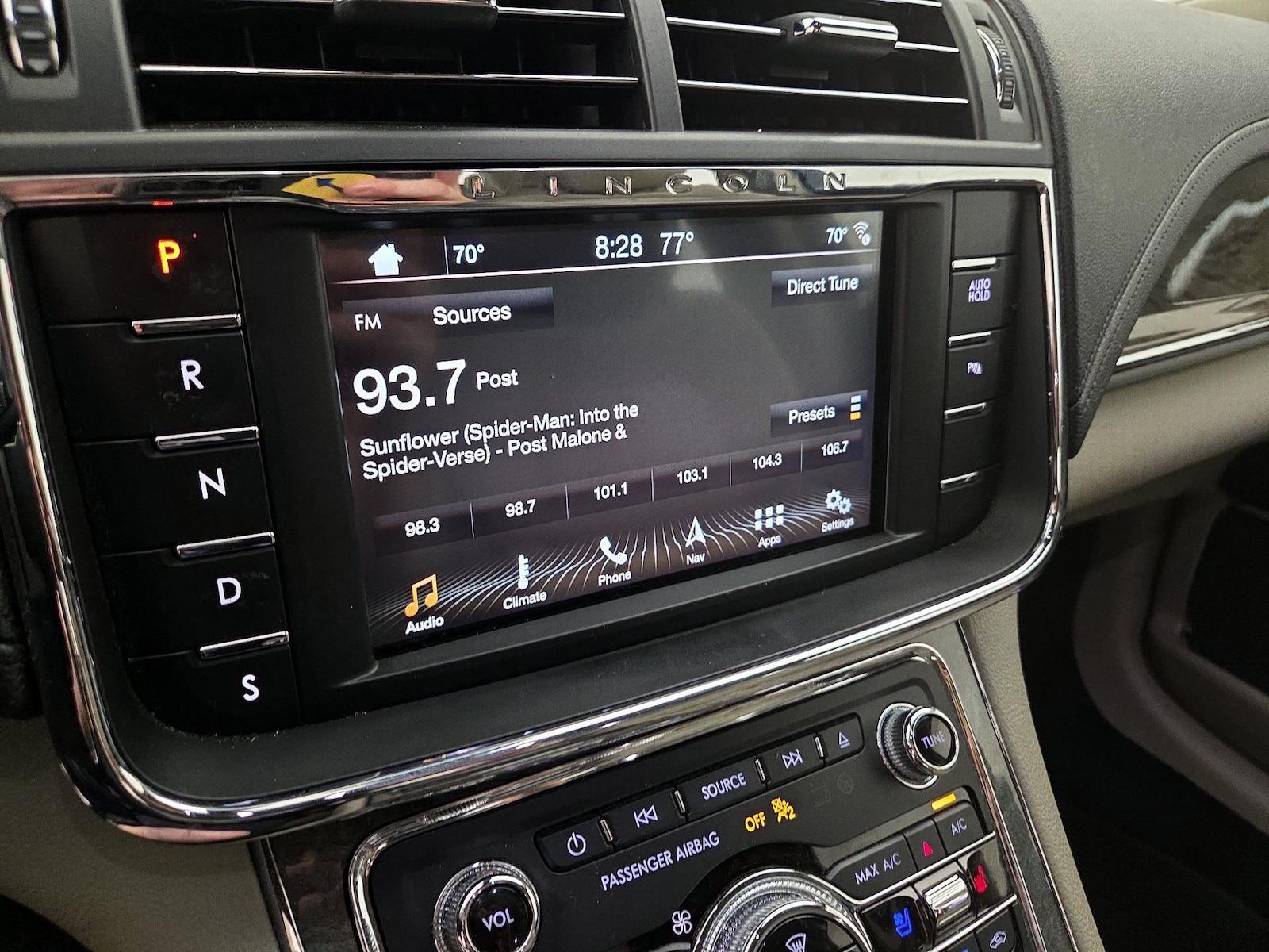 2018 Lincoln Continental Reserve - Photo 16