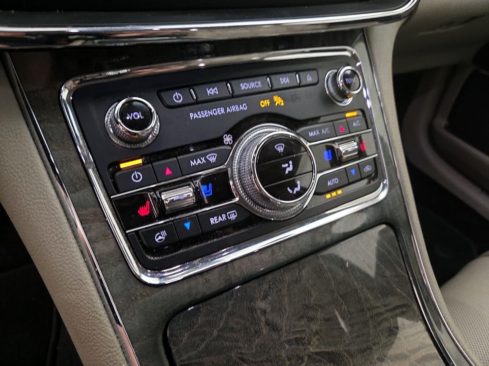 2018 Lincoln Continental Reserve - Photo 17