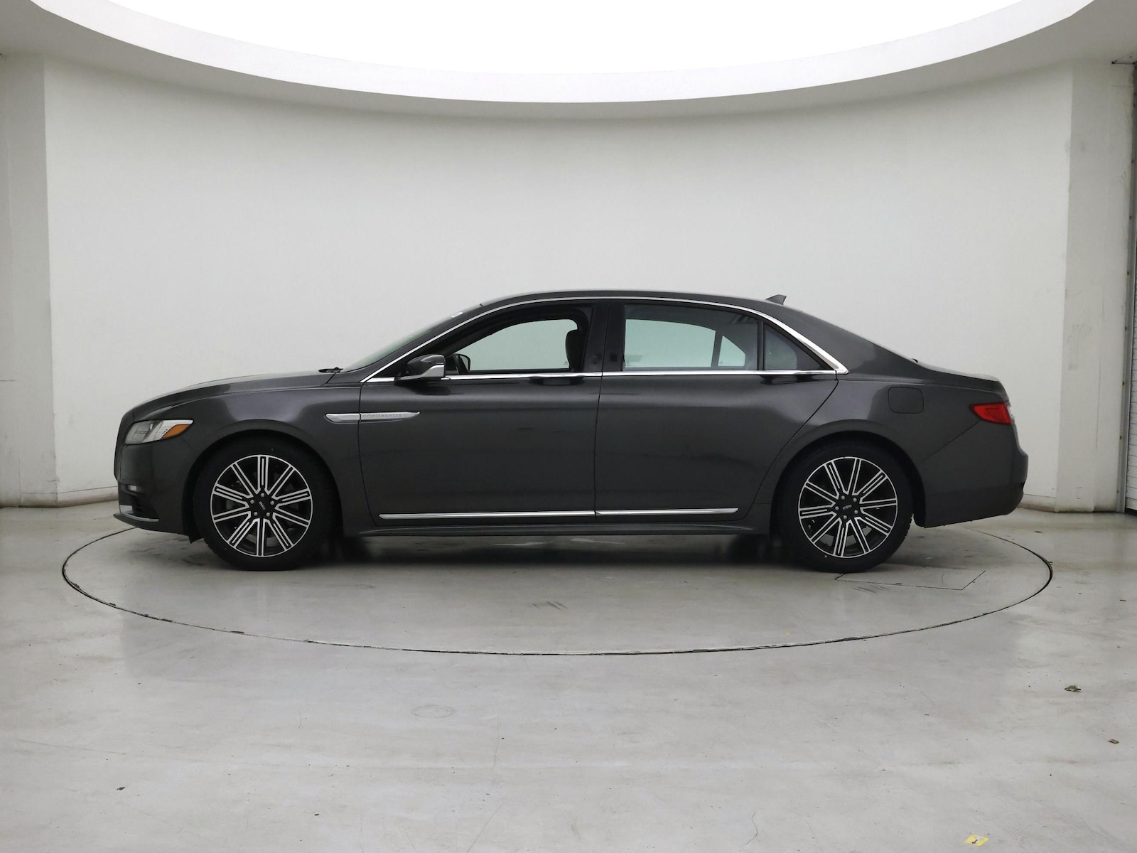 2018 Lincoln Continental Reserve - Photo 4