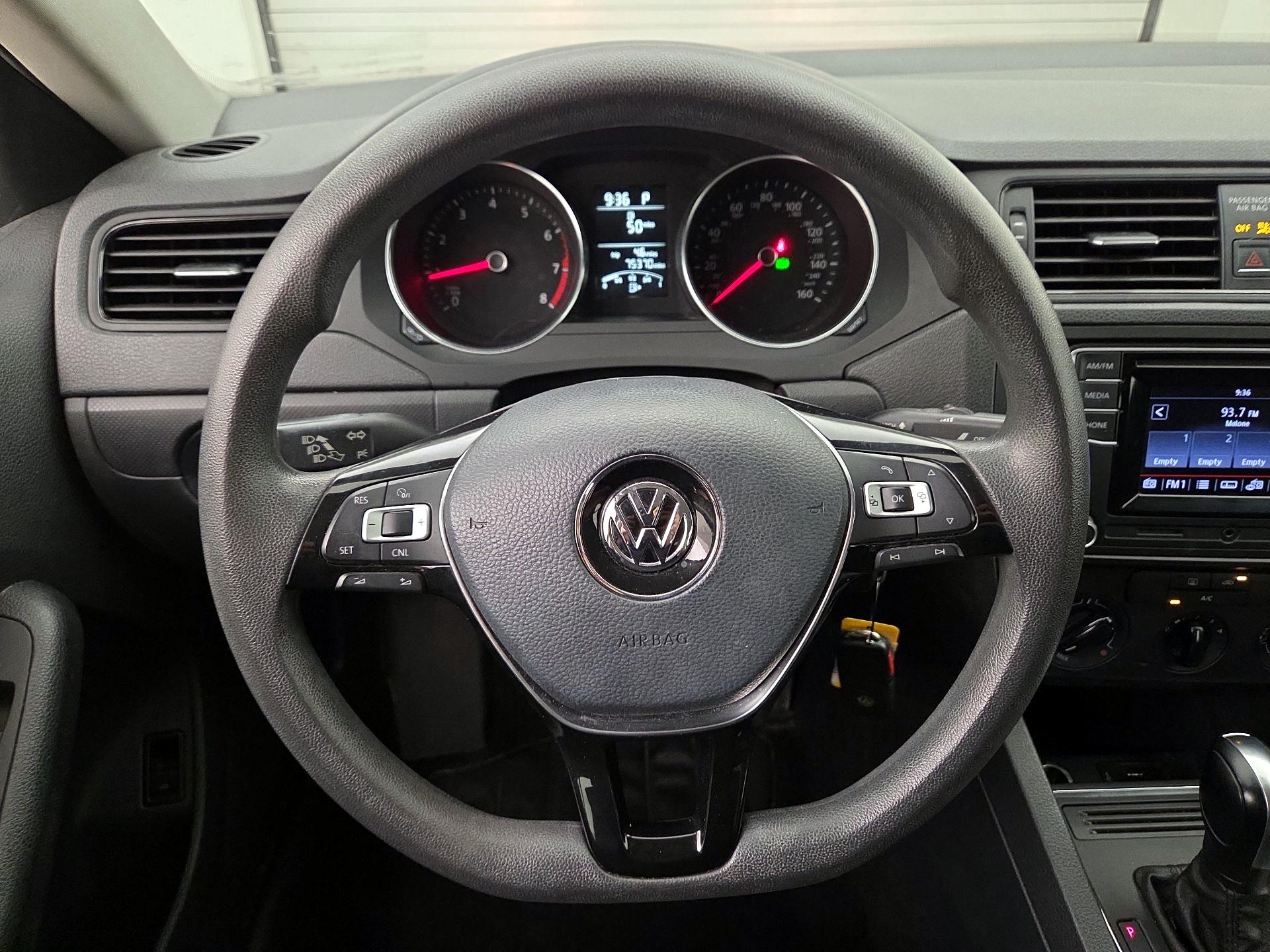 Thumbnail: 2016 Volkswagen Jetta - 10
