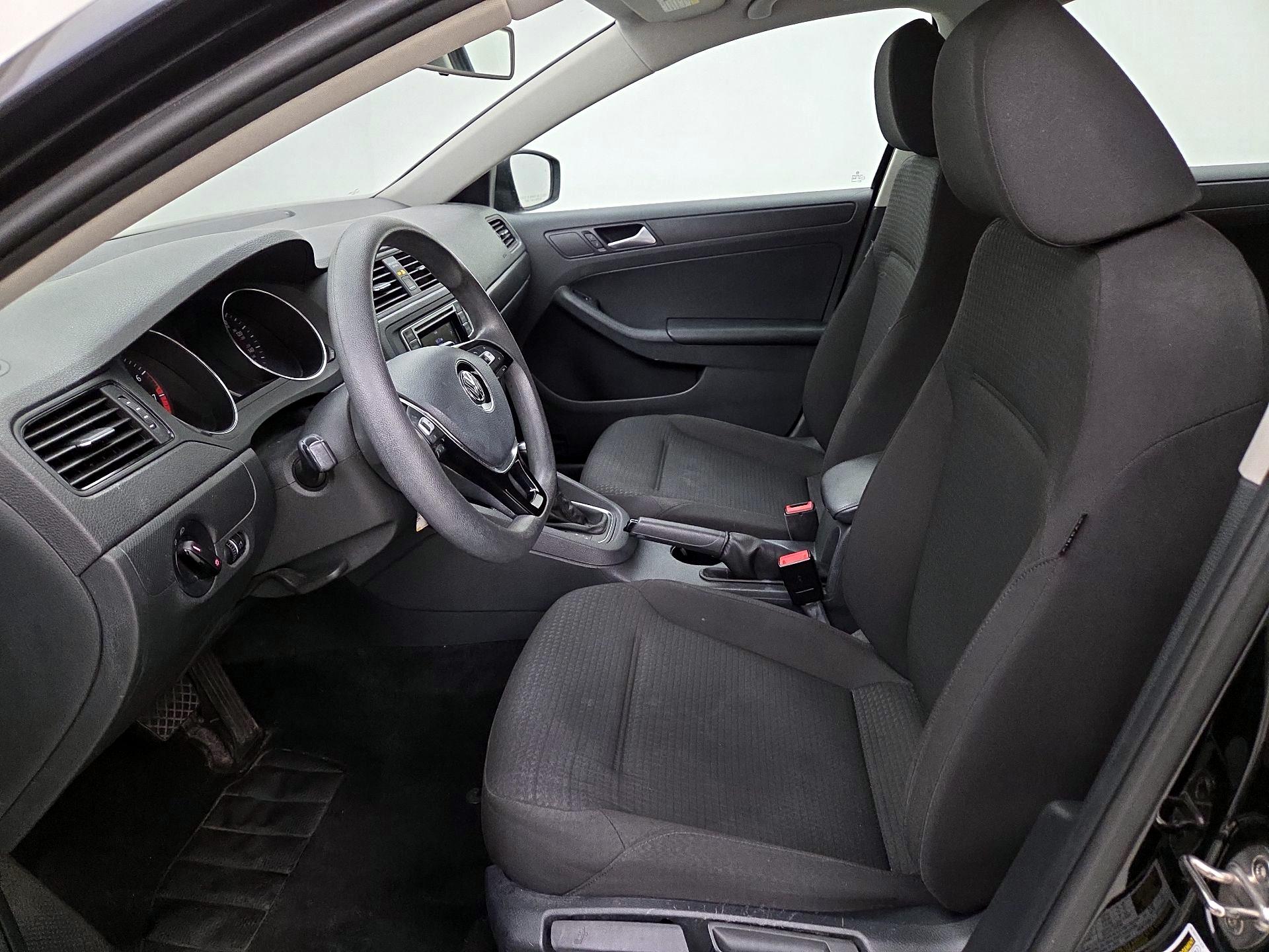 Thumbnail: 2016 Volkswagen Jetta - 11