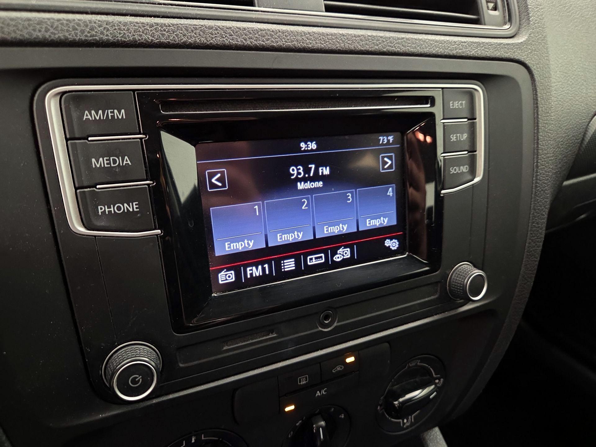 Thumbnail: 2016 Volkswagen Jetta - 14