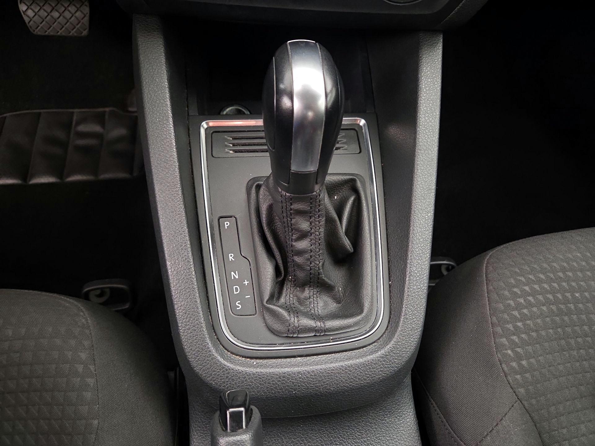 Thumbnail: 2016 Volkswagen Jetta - 16