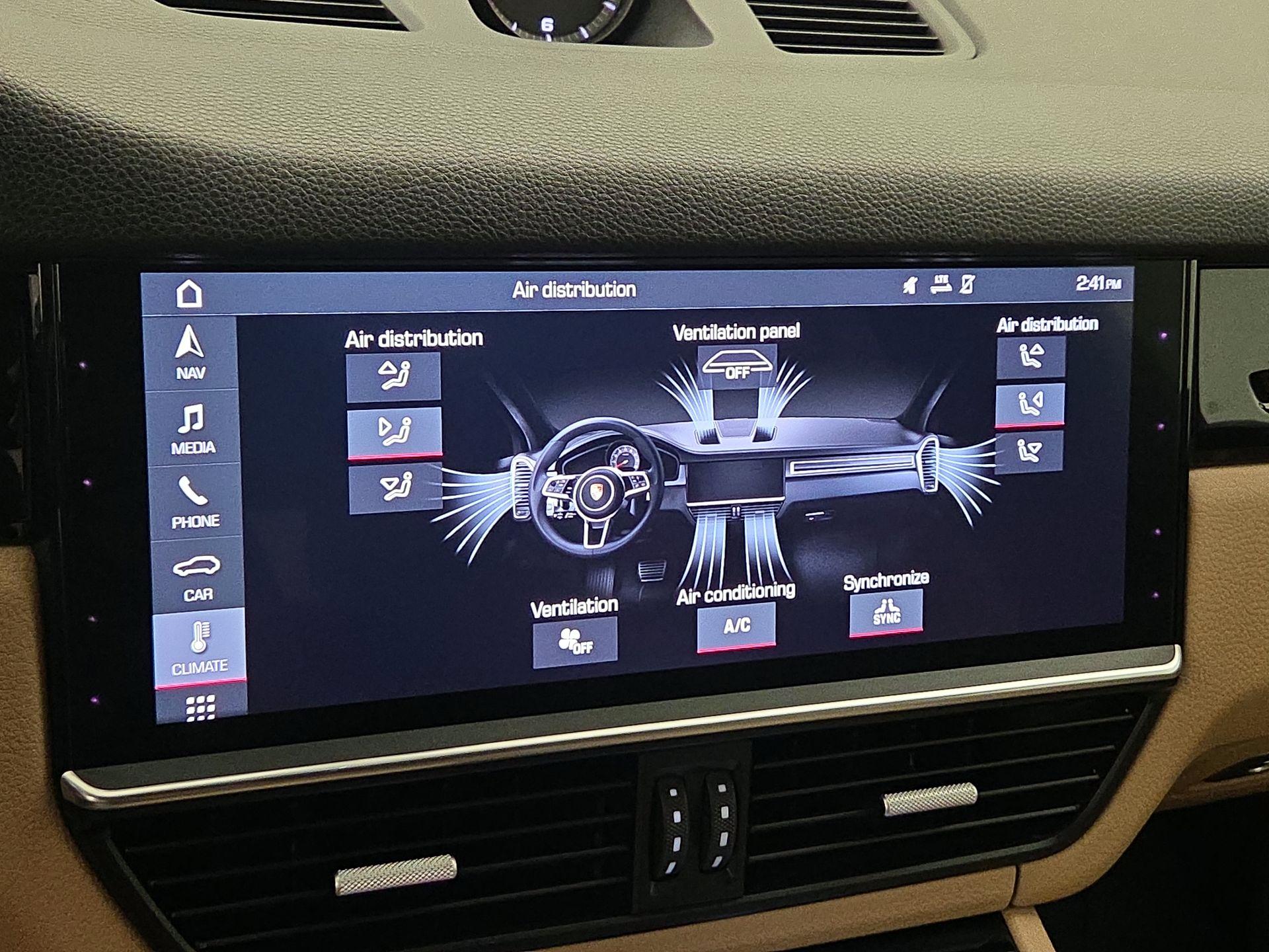 Thumbnail: 2019 Porsche Cayenne - 16