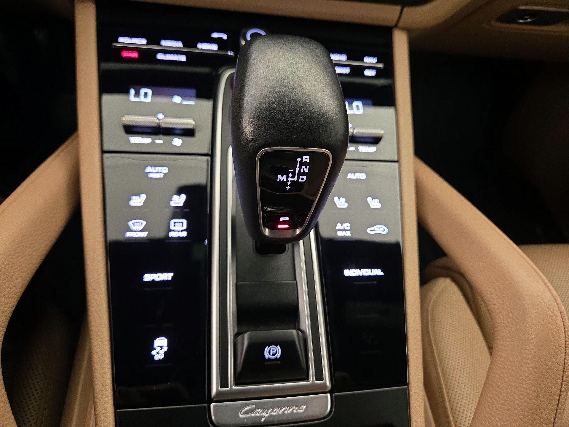 Thumbnail: 2019 Porsche Cayenne - 17