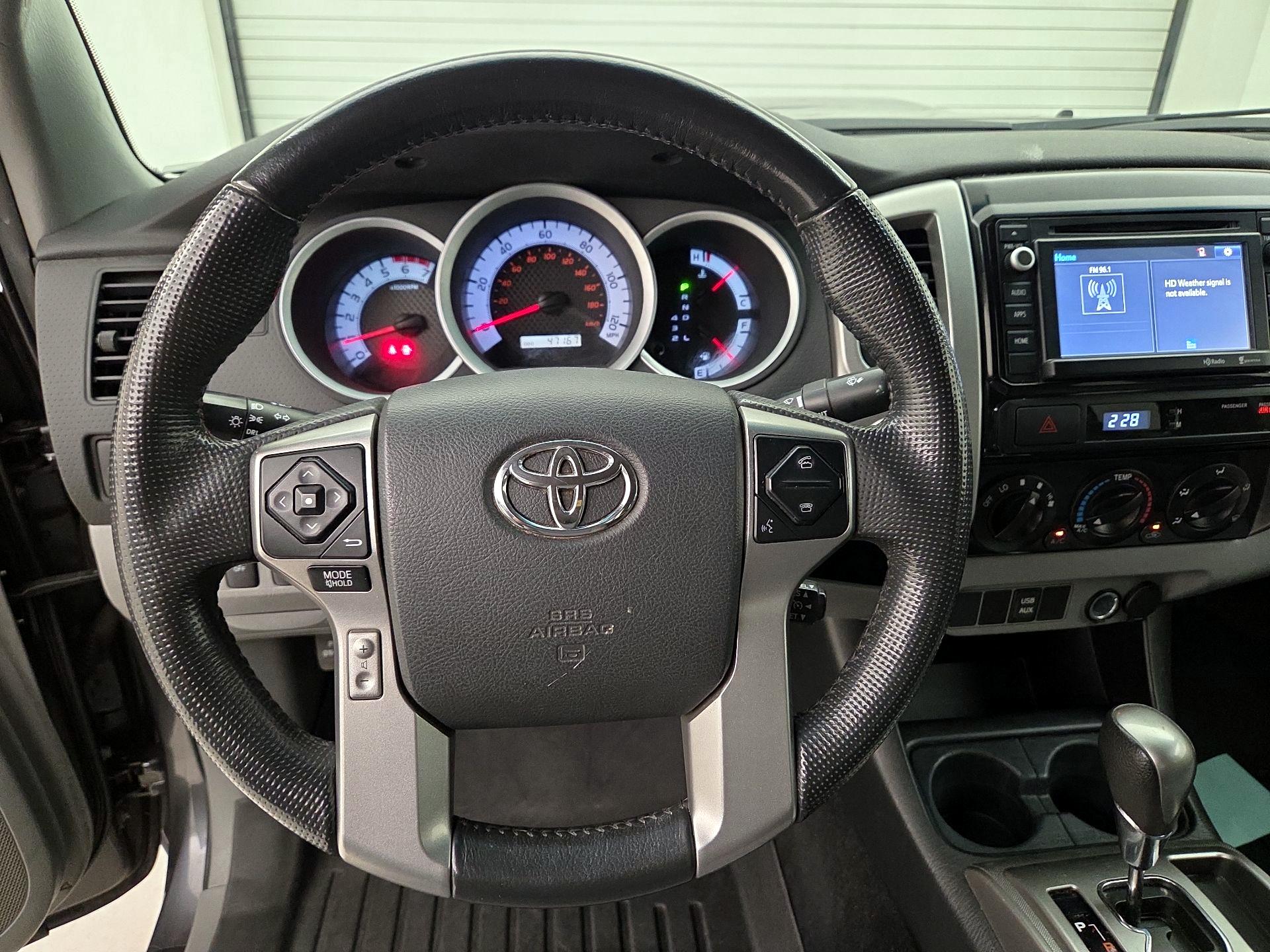 Thumbnail: 2014 Toyota Tacoma - 10