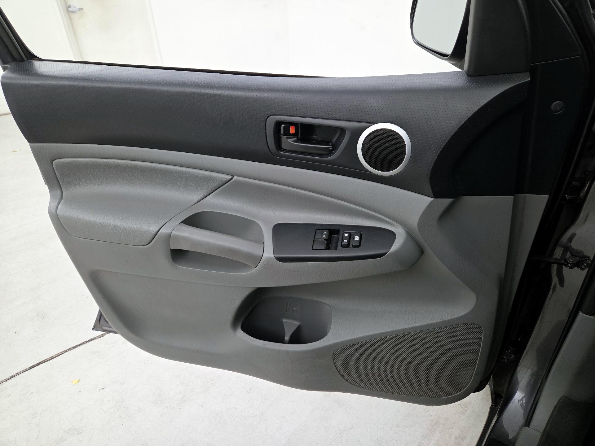 Thumbnail: 2014 Toyota Tacoma - 12