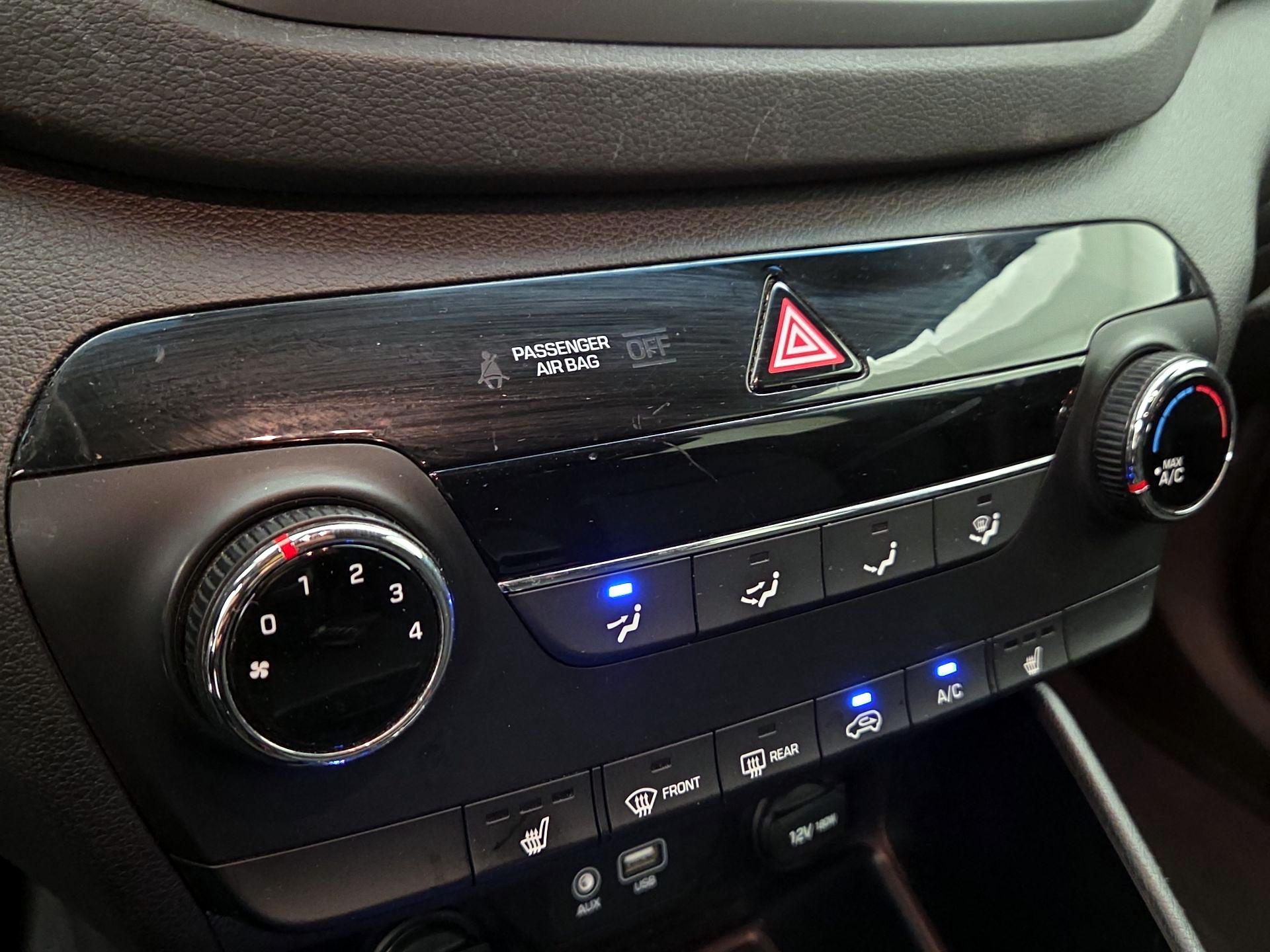 Thumbnail: 2016 Hyundai Tucson - 16