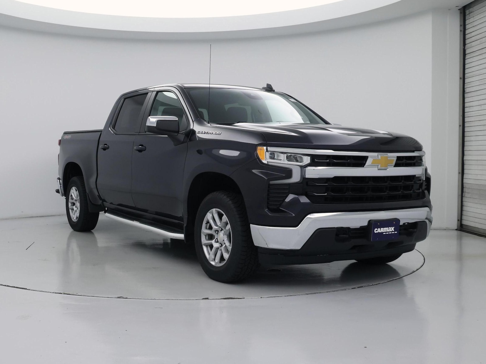 2022 Chevrolet Silverado 1500 LT - Photo 2