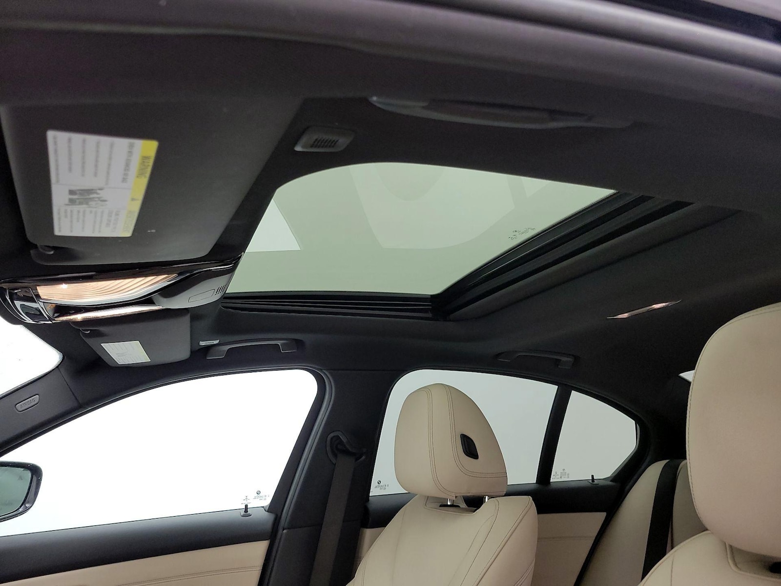 Sunroof(s) & Overhead Airbags
