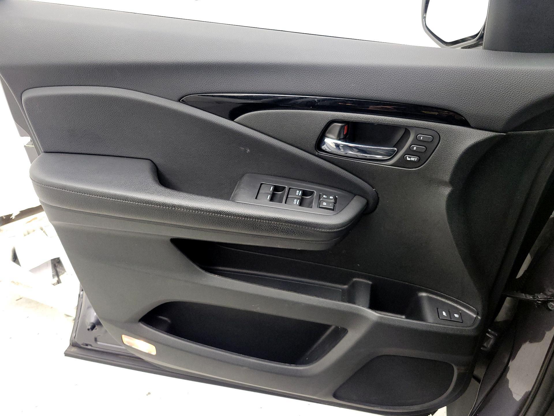 Thumbnail: 2020 Honda Pilot - 12
