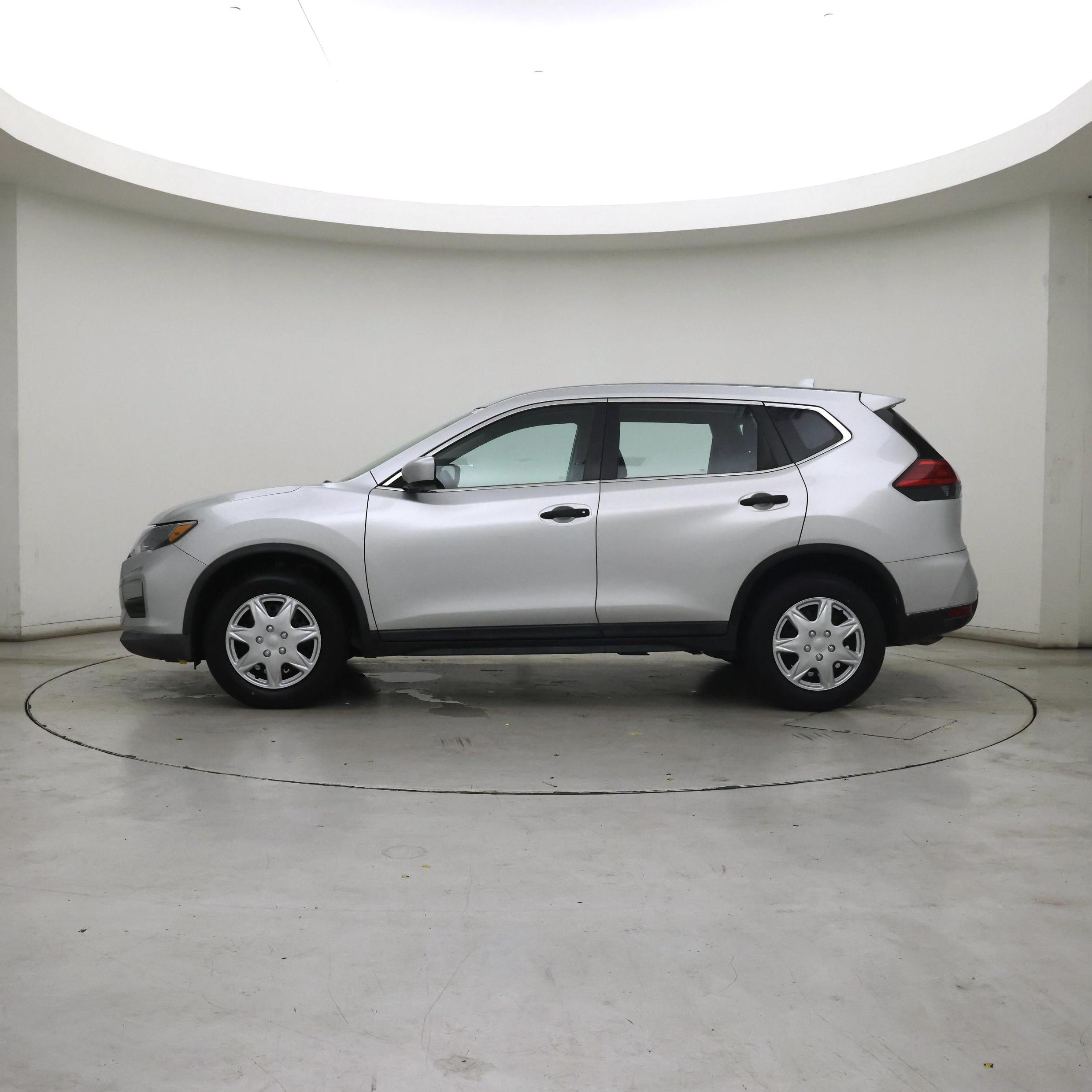 Thumbnail: 2017 Nissan Rogue - 3