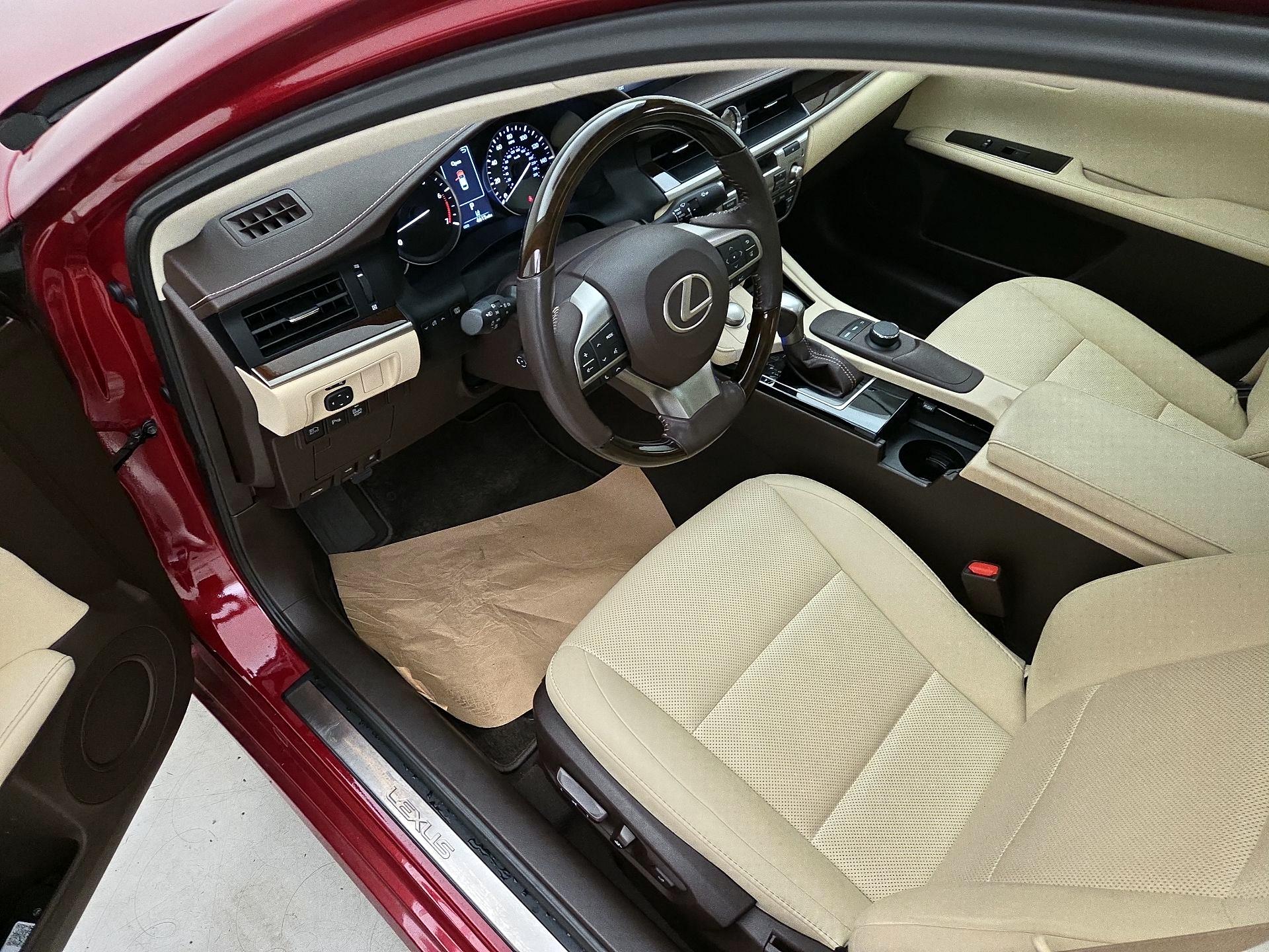 Thumbnail: 2018 Lexus ES - 11