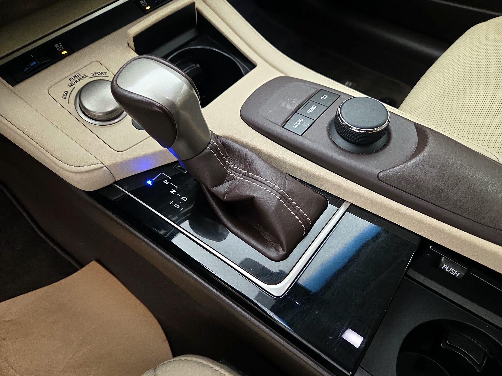 Thumbnail: 2018 Lexus ES - 17