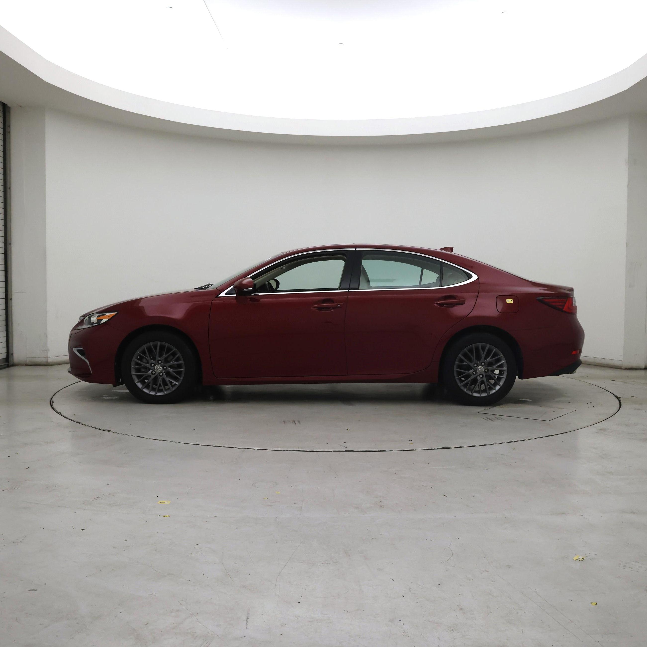 Thumbnail: 2018 Lexus ES - 3