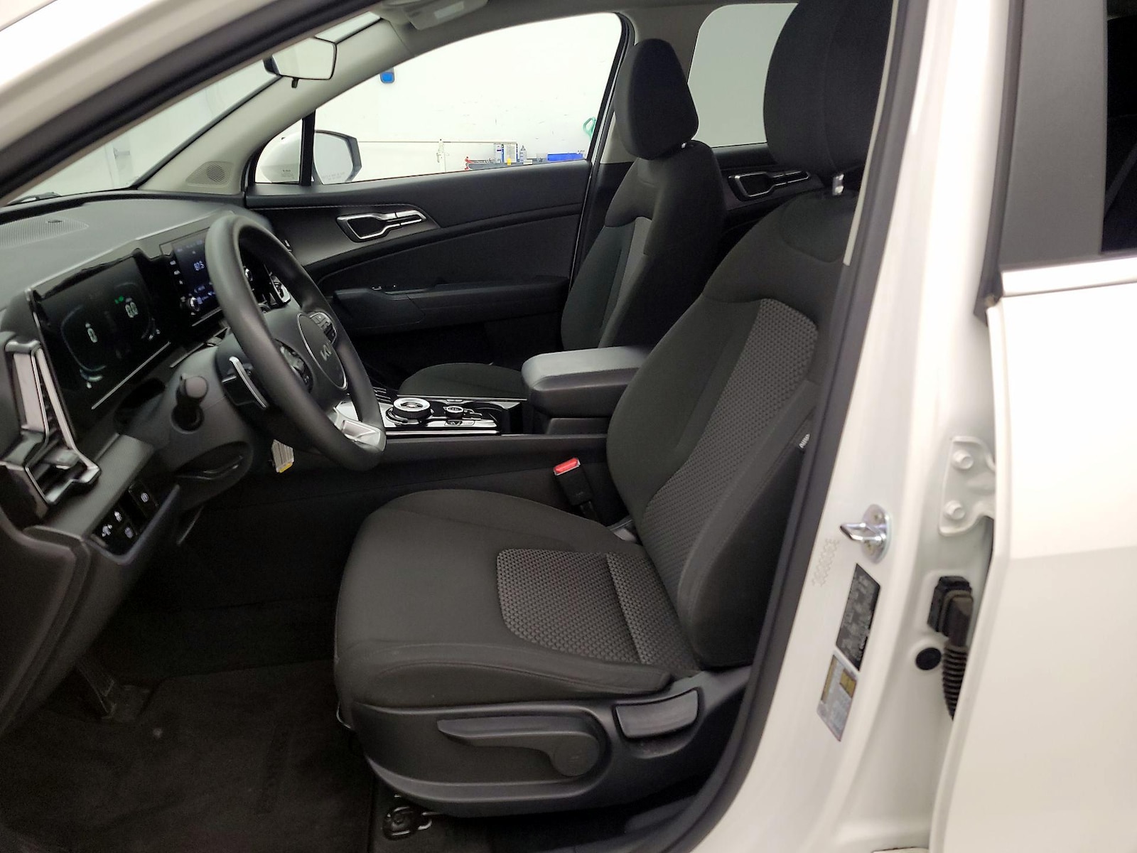 2024 Kia Sportage LX Hybrid - Photo 12