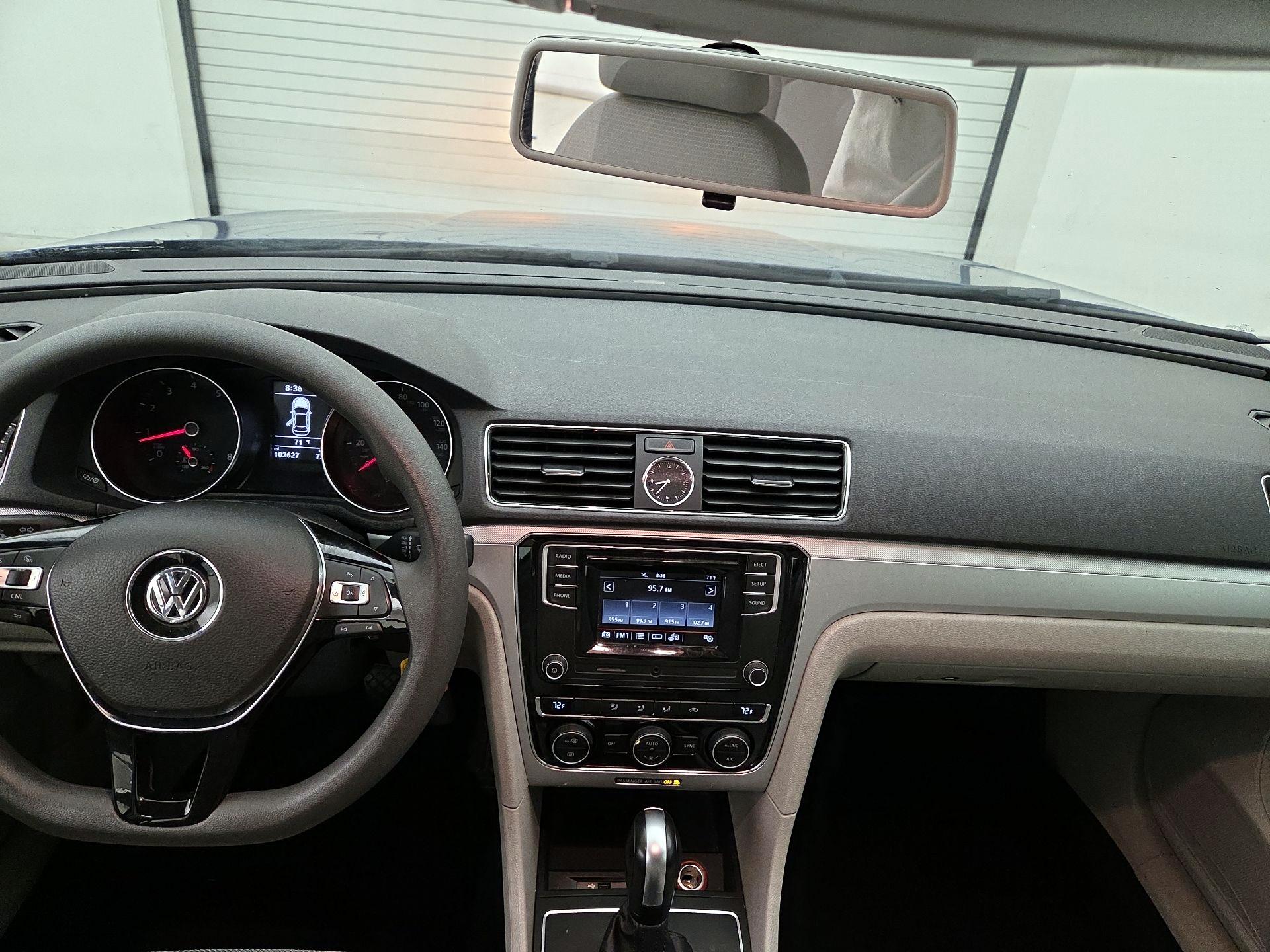 Thumbnail: 2017 Volkswagen Passat - 9