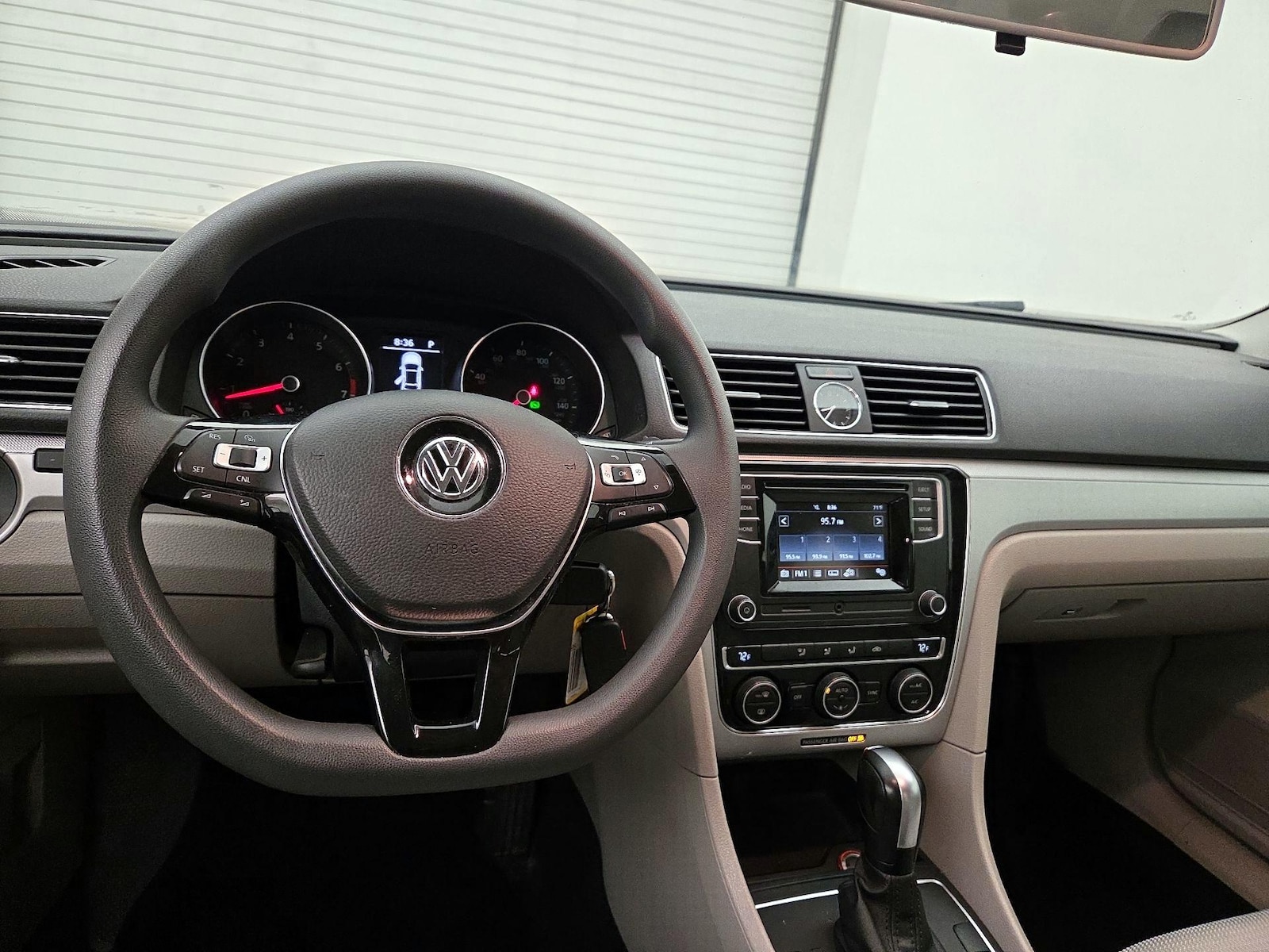 2017 Volkswagen Passat S - Photo 11