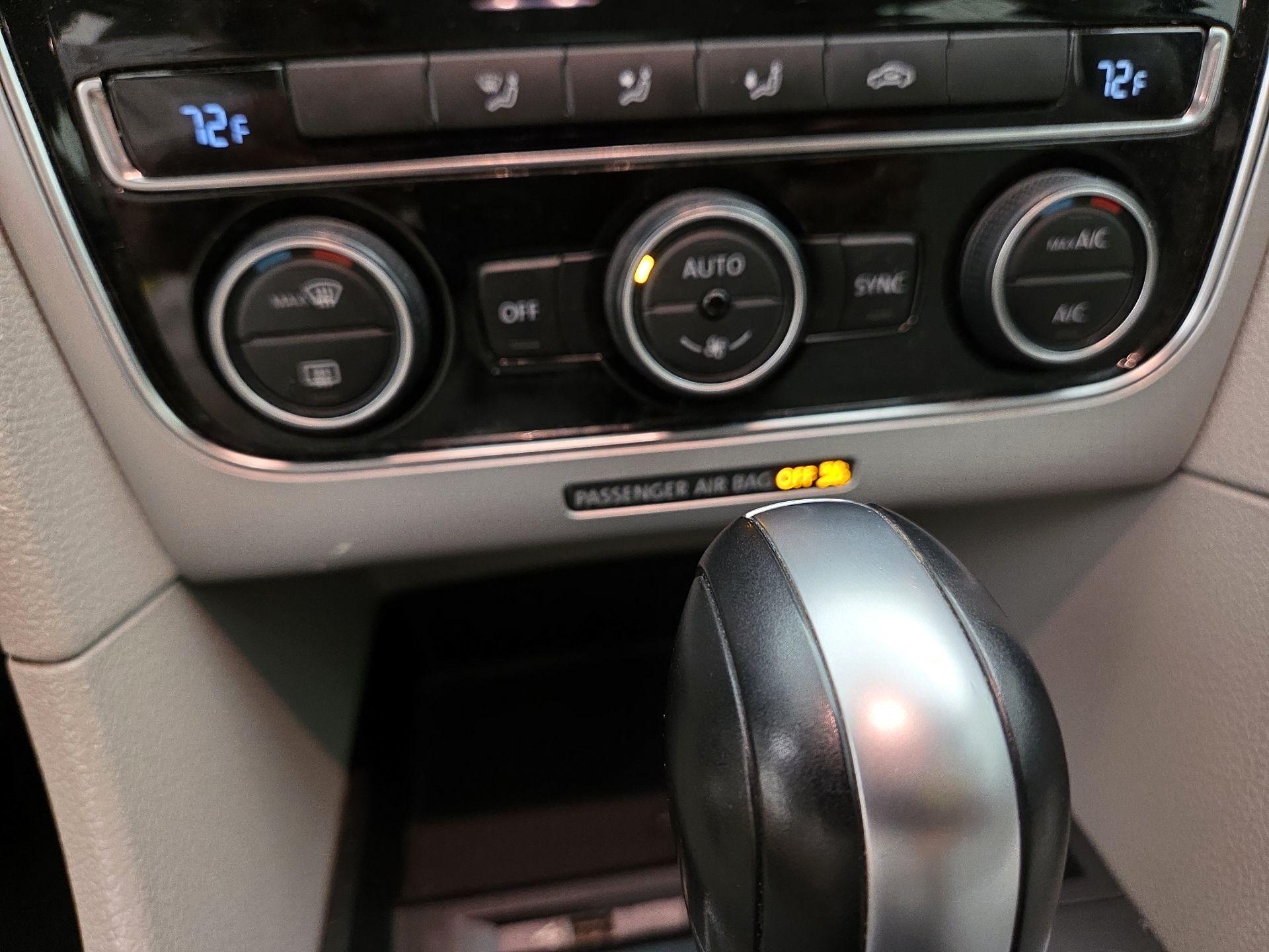 Thumbnail: 2017 Volkswagen Passat - 16