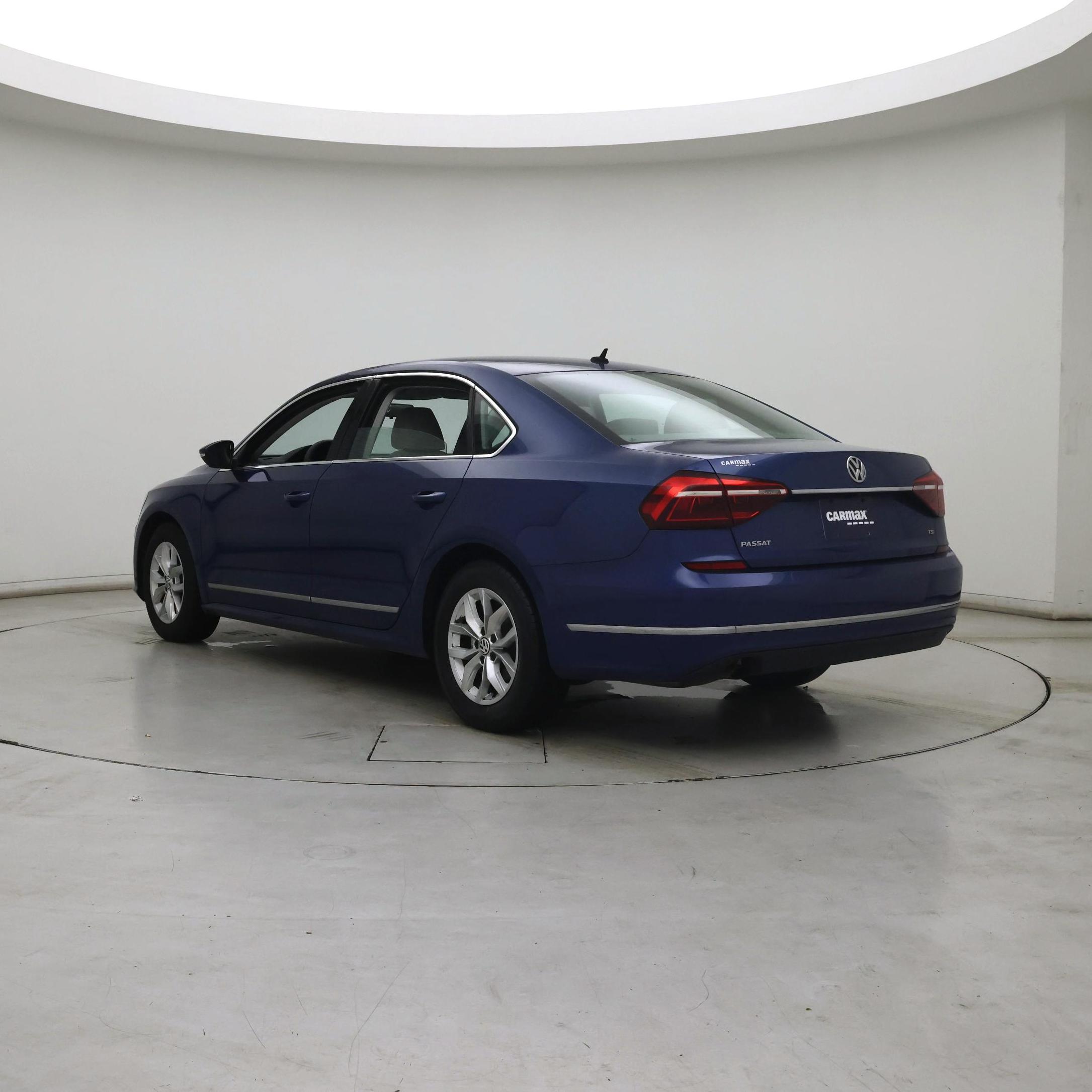 Thumbnail: 2017 Volkswagen Passat - 2