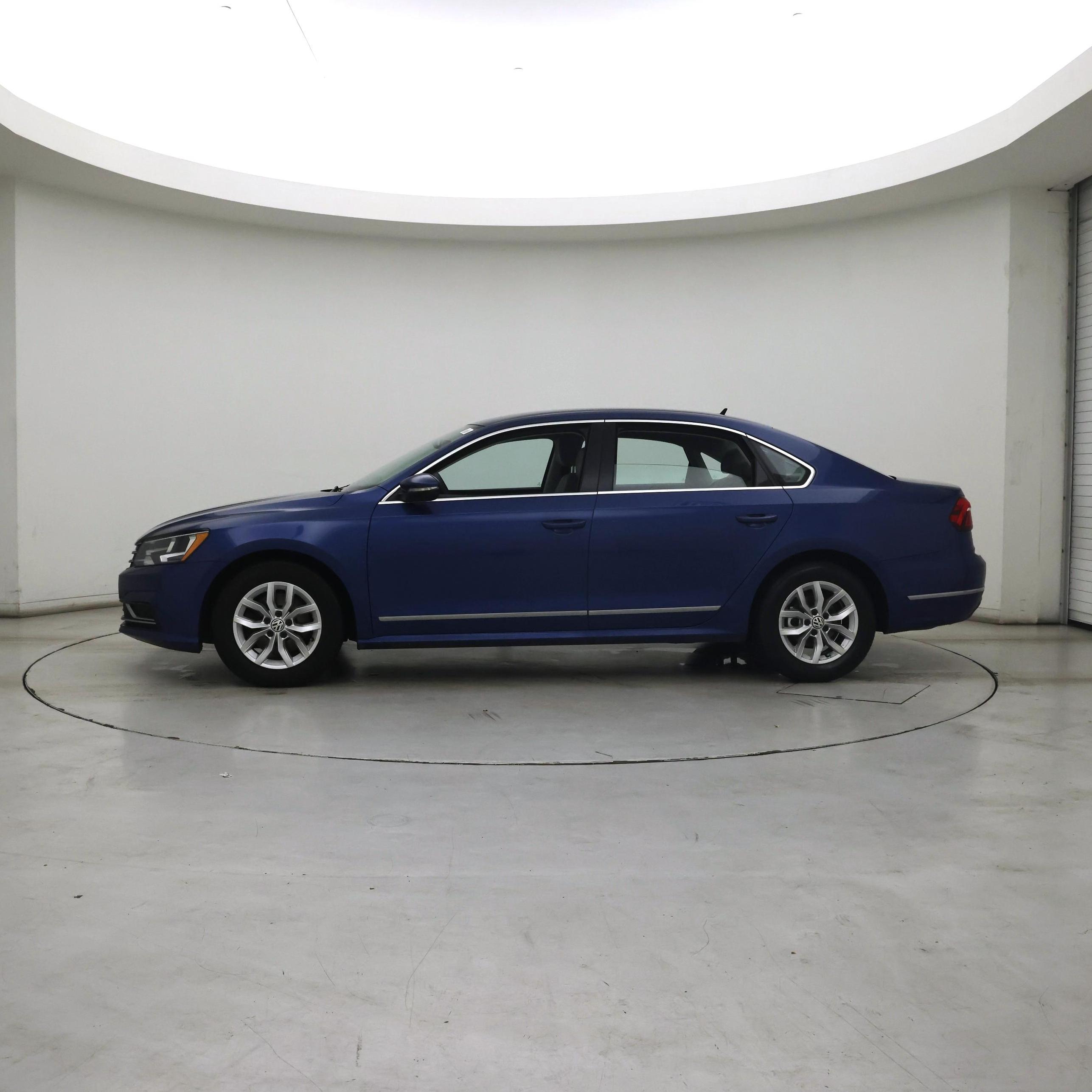 Thumbnail: 2017 Volkswagen Passat - 3