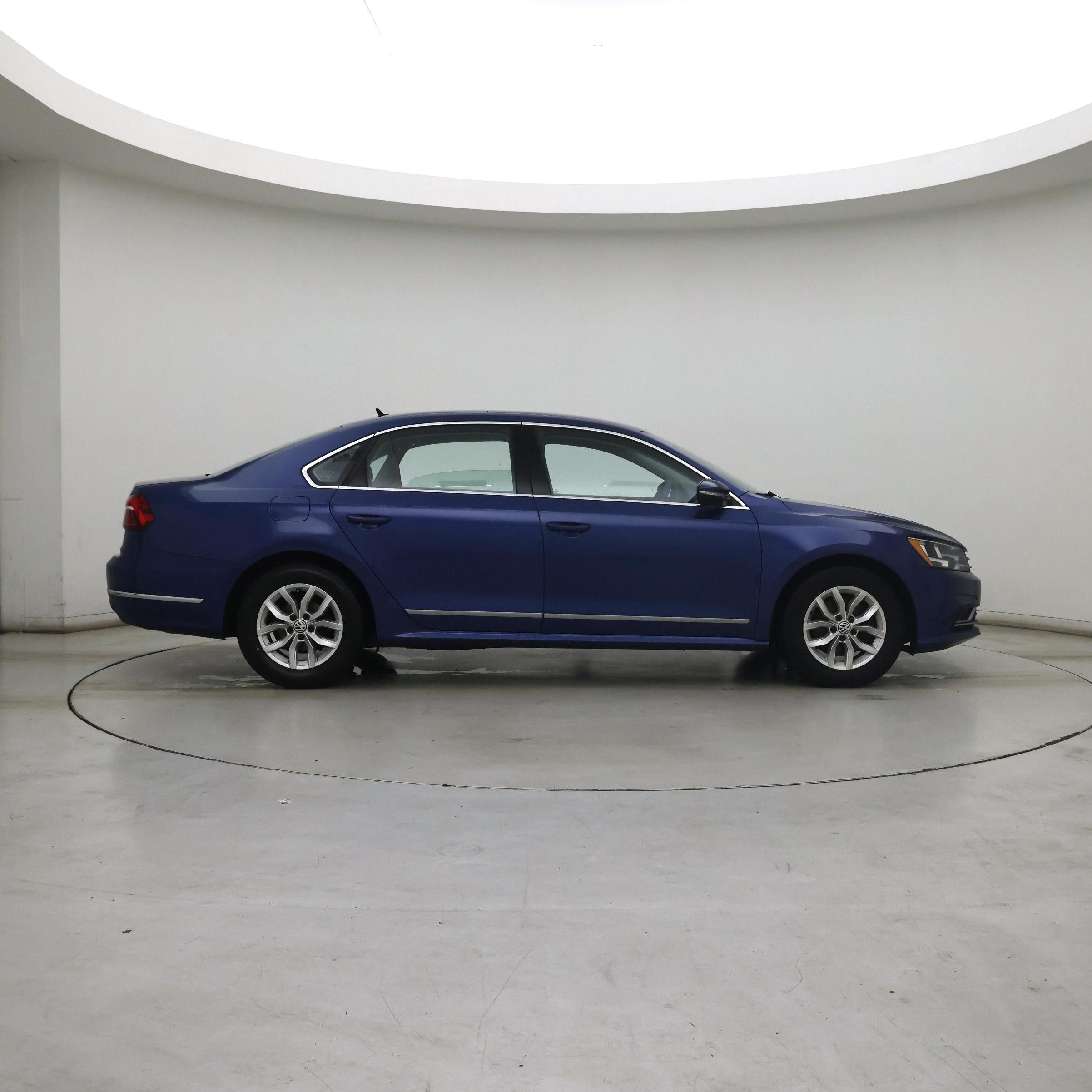 Thumbnail: 2017 Volkswagen Passat - 7