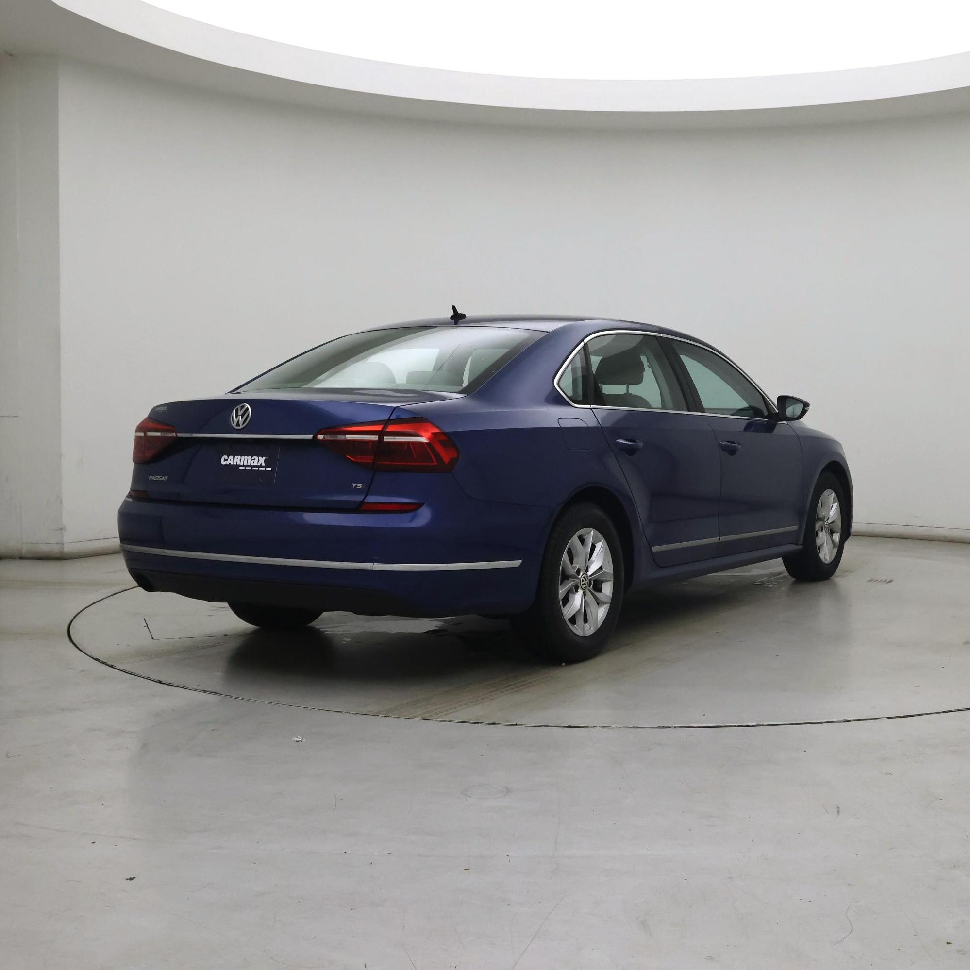 Thumbnail: 2017 Volkswagen Passat - 8