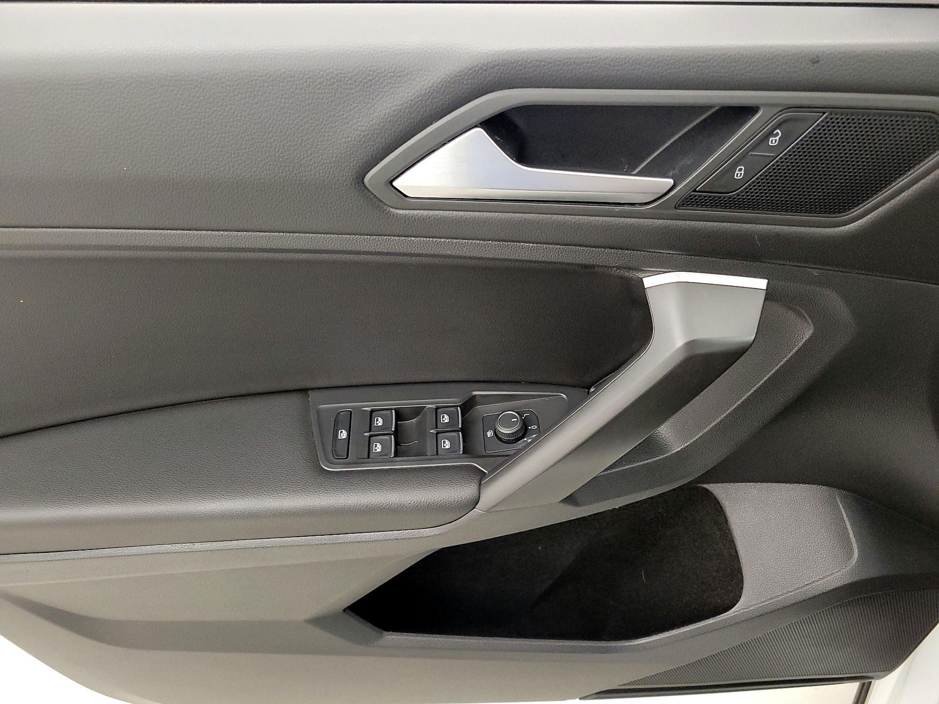 Thumbnail: 2021 Volkswagen Tiguan - 12